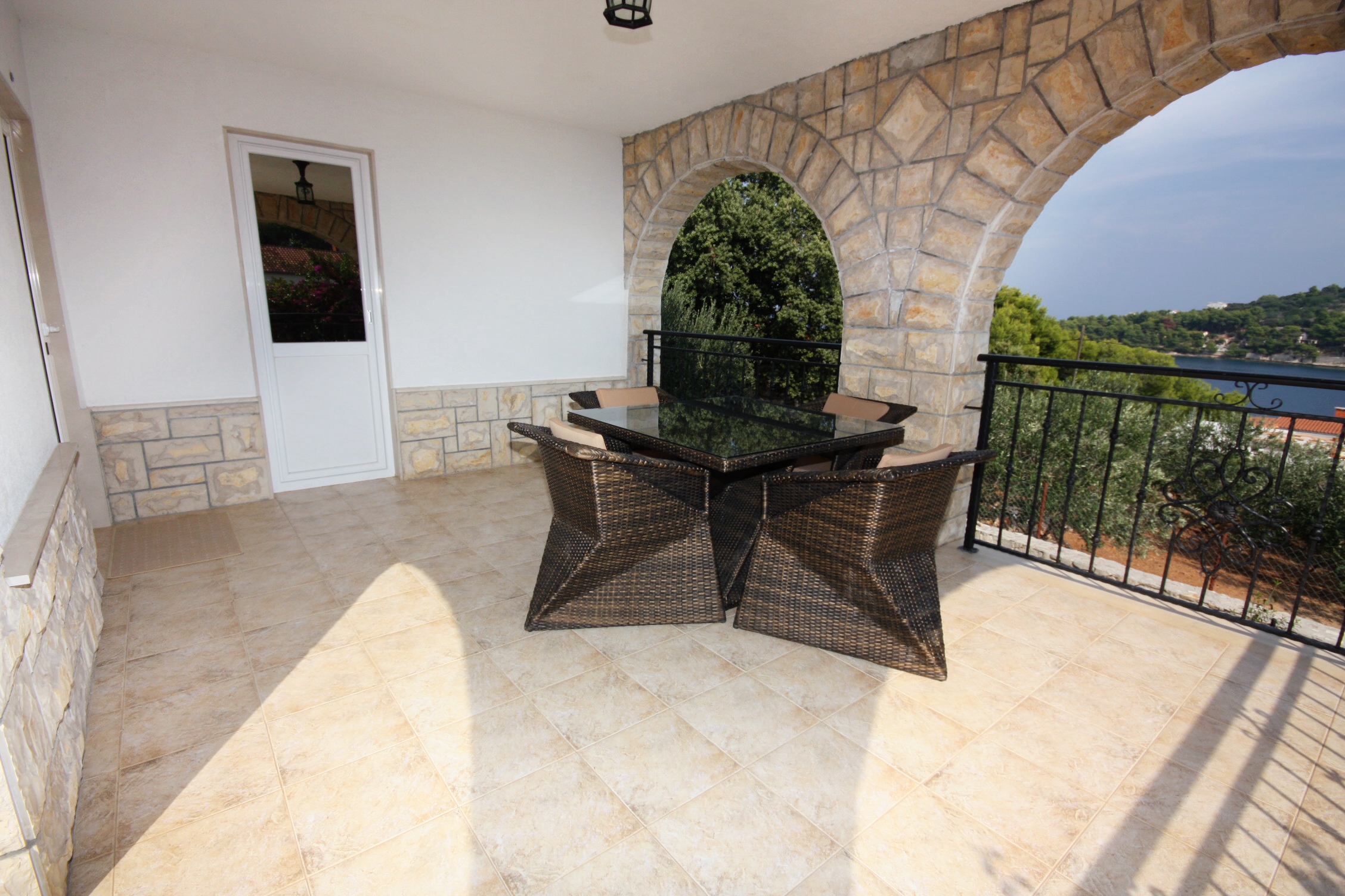 Two bedroom apartment with terrace and sea view Rogač, Šolta  A-a
