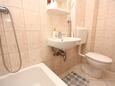 Ванная комната Maslinica, Ванная комната в размещении типа studio-apartment, Домашние животные допускаются и WiFi.