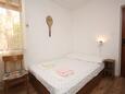 Maslinica, Dormitorio 1 in the apartment, (pet friendly) y WiFi.