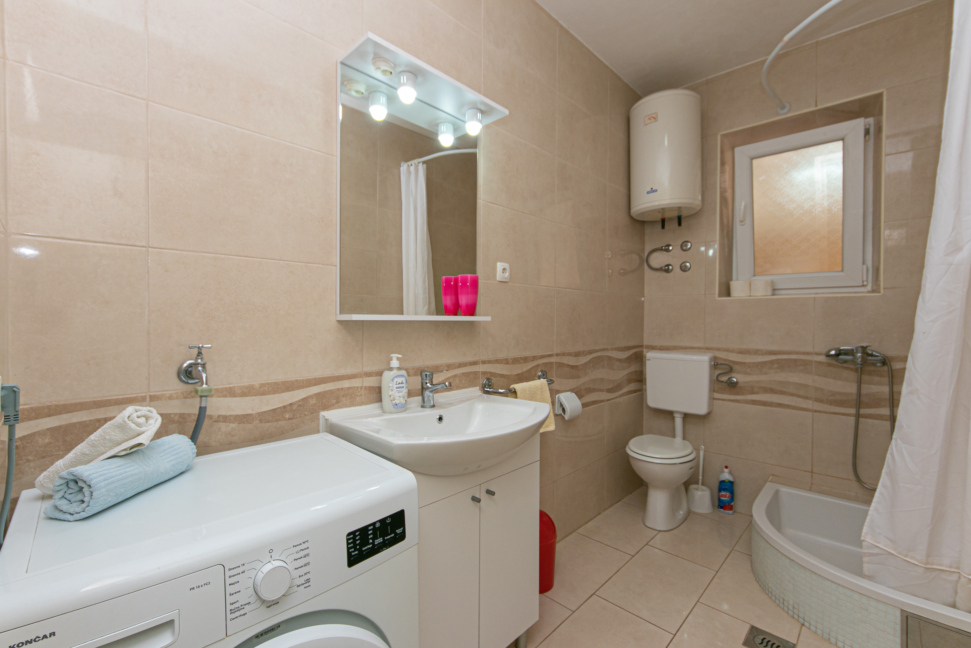 Four-bedroom apartment with terrace Gradac, Makarska  A-a