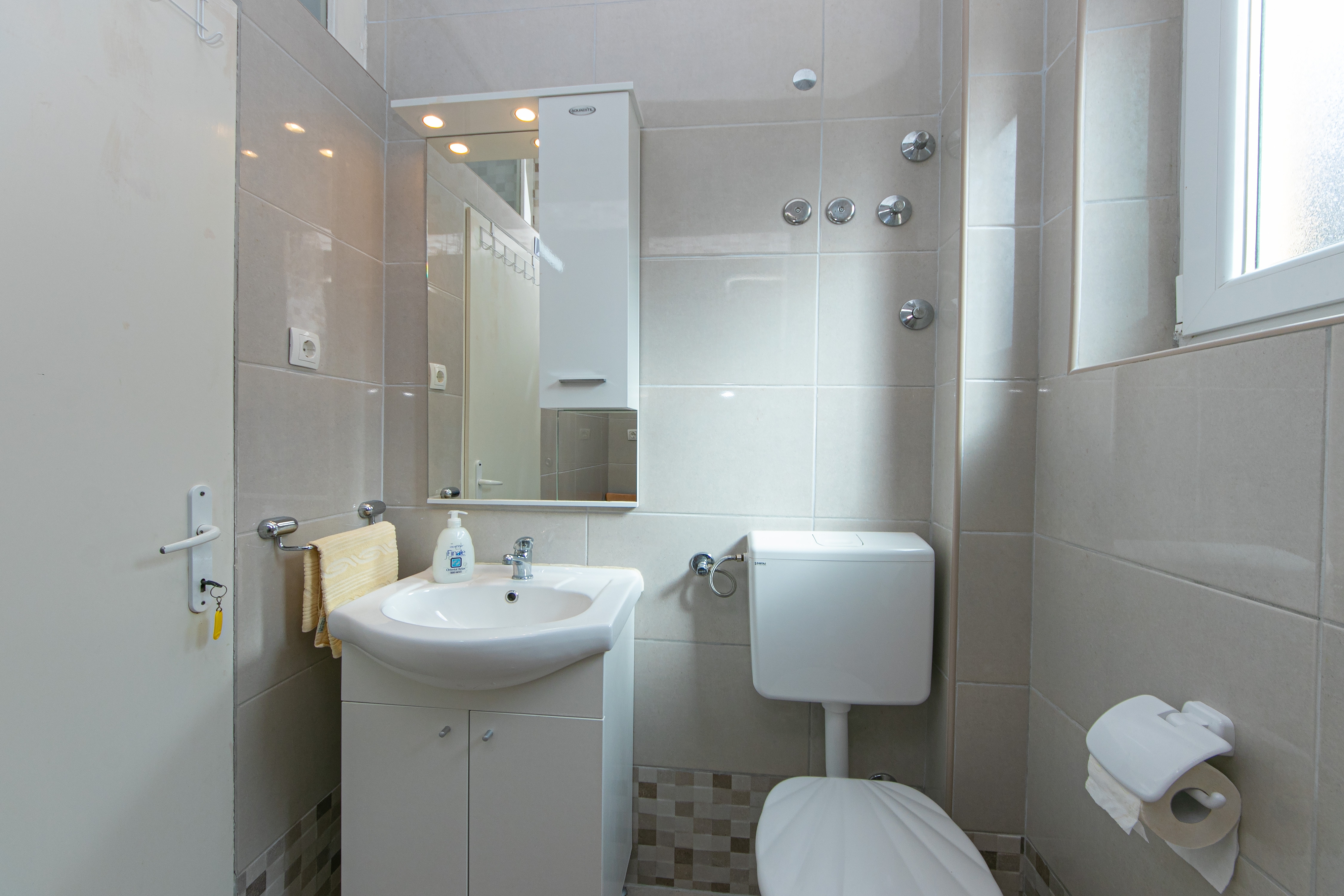 Four-bedroom apartment with terrace Gradac, Makarska  A-a