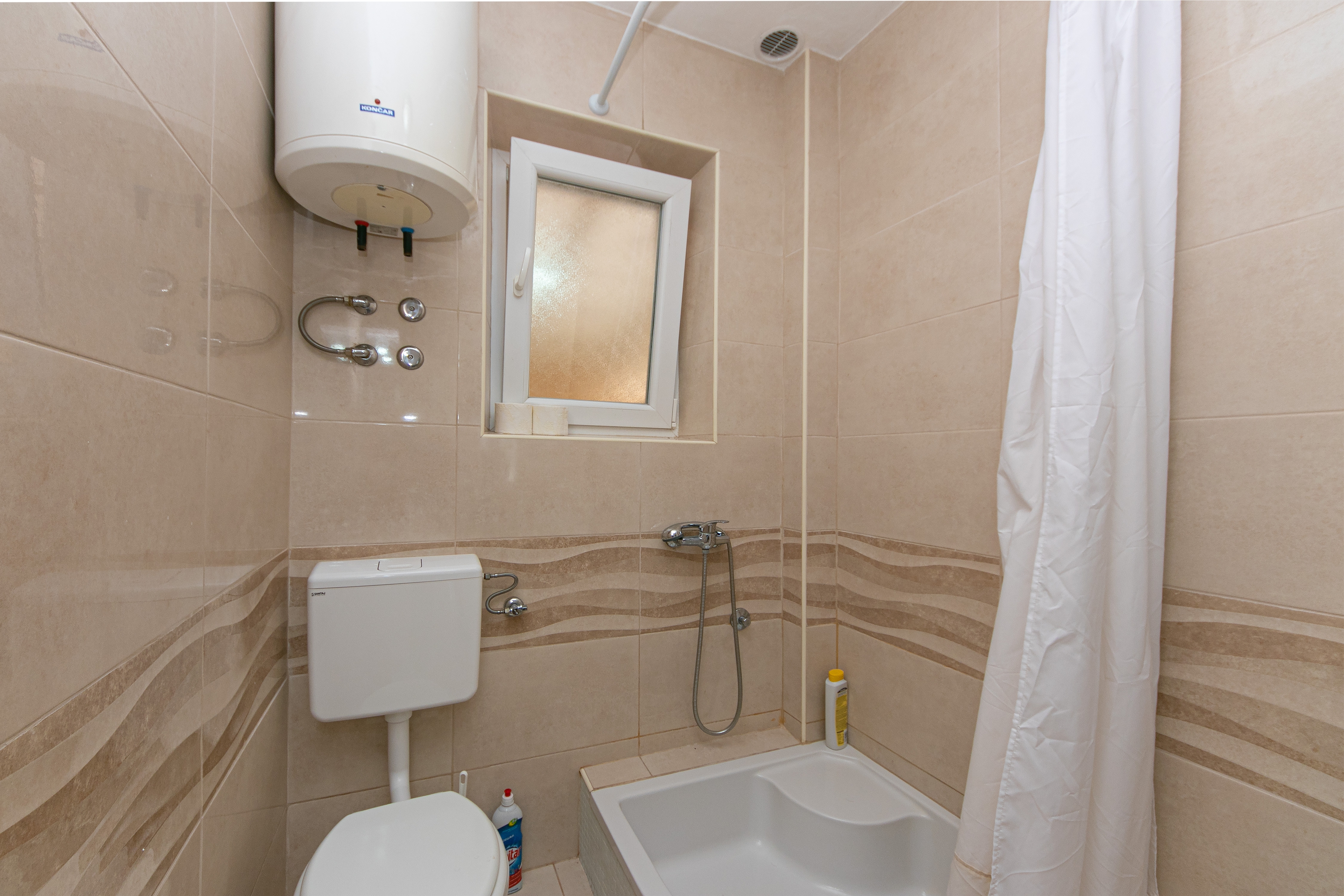 Four-bedroom apartment with terrace Gradac, Makarska  A-a