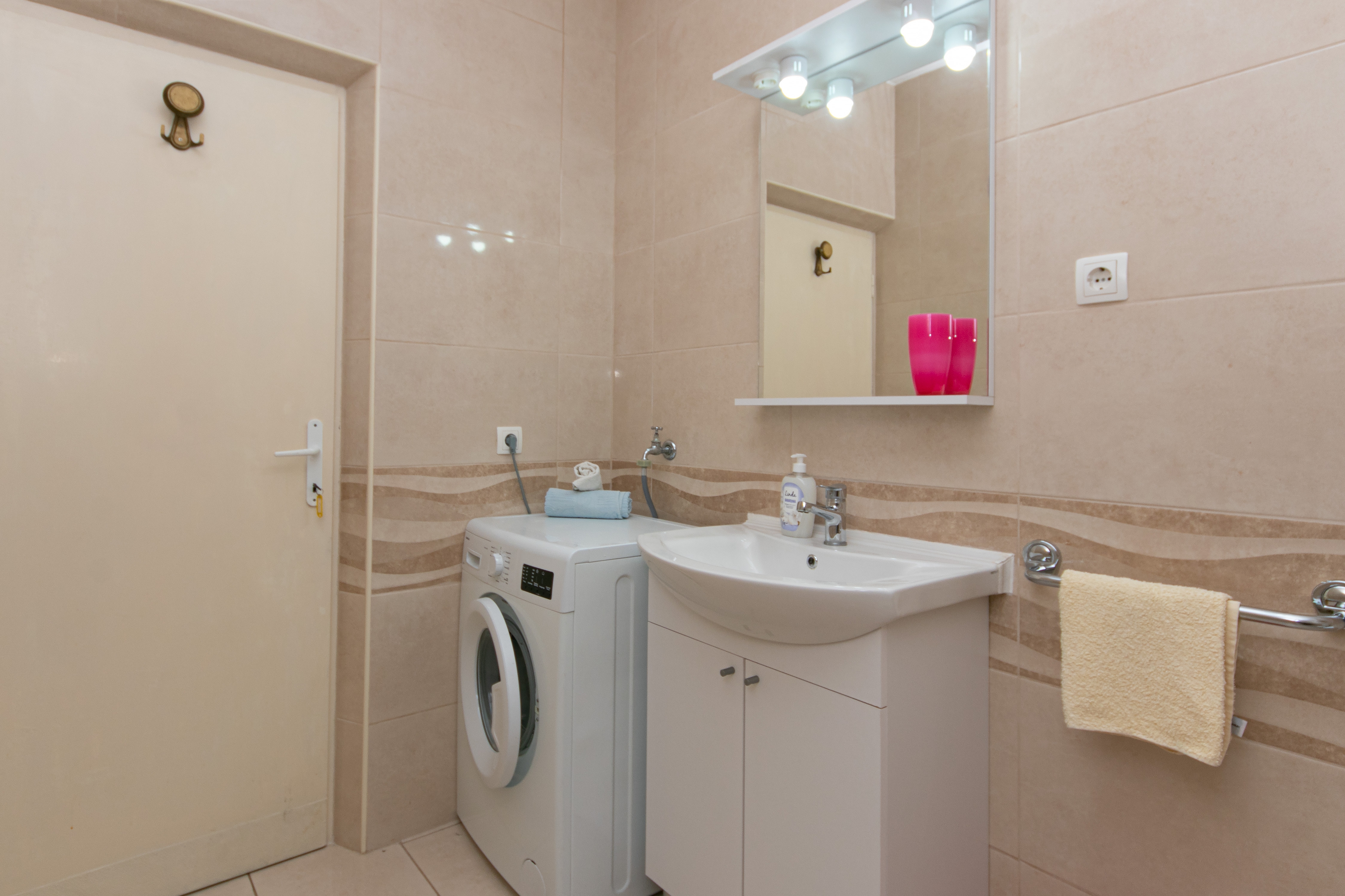 Four-bedroom apartment with terrace Gradac, Makarska  A-a