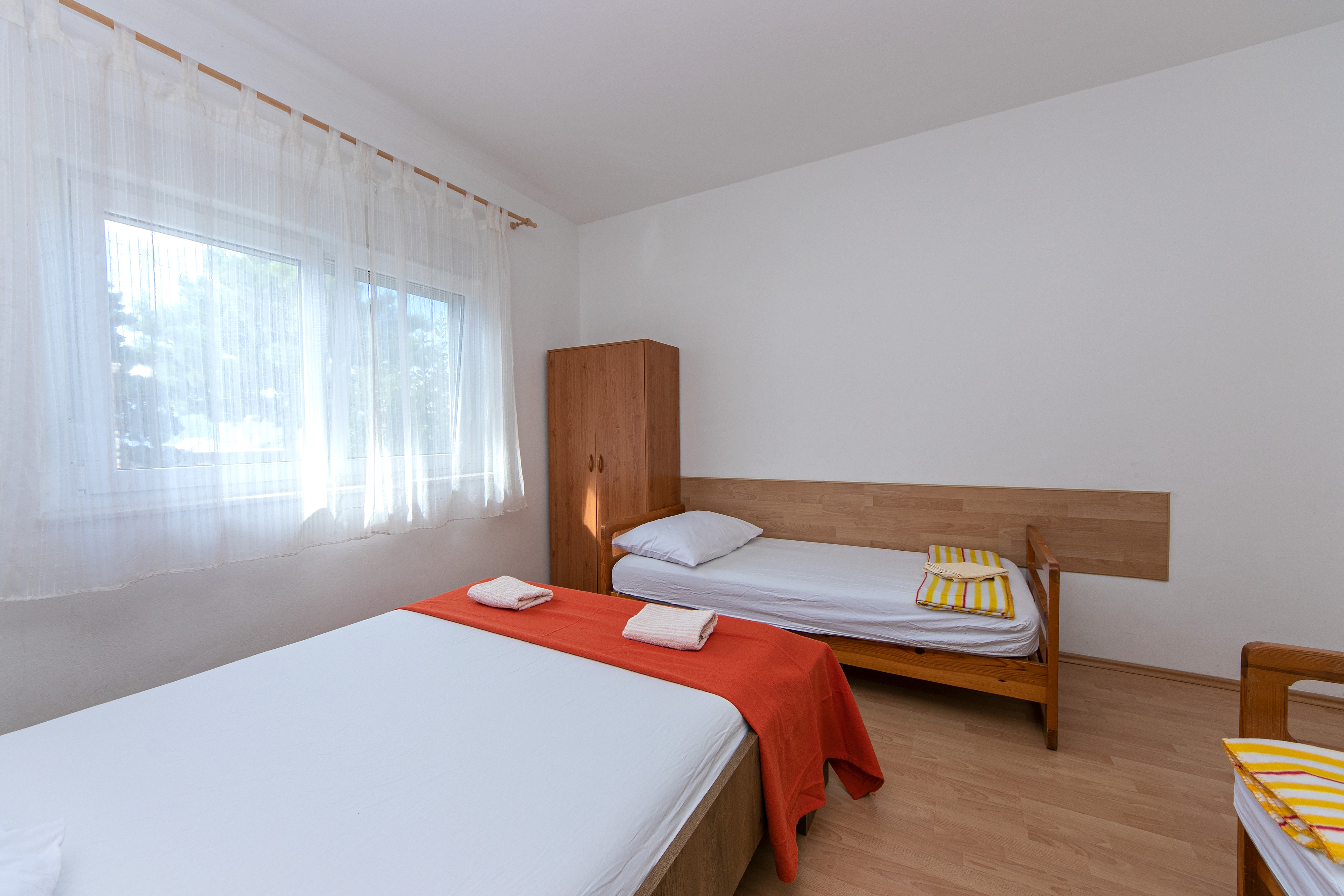 Four-bedroom apartment with terrace Gradac, Makarska  A-a