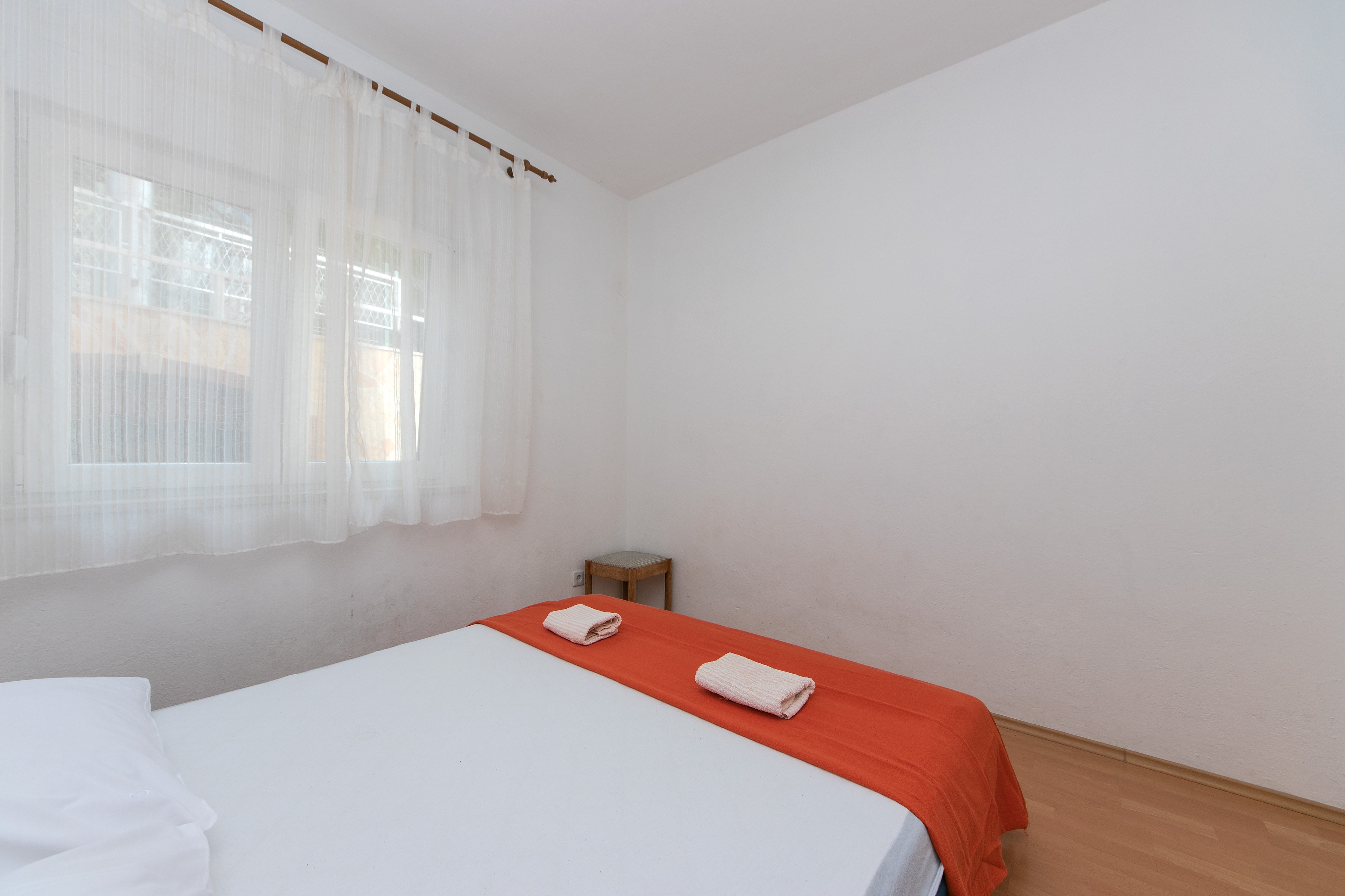 Four-bedroom apartment with terrace Gradac, Makarska  A-a