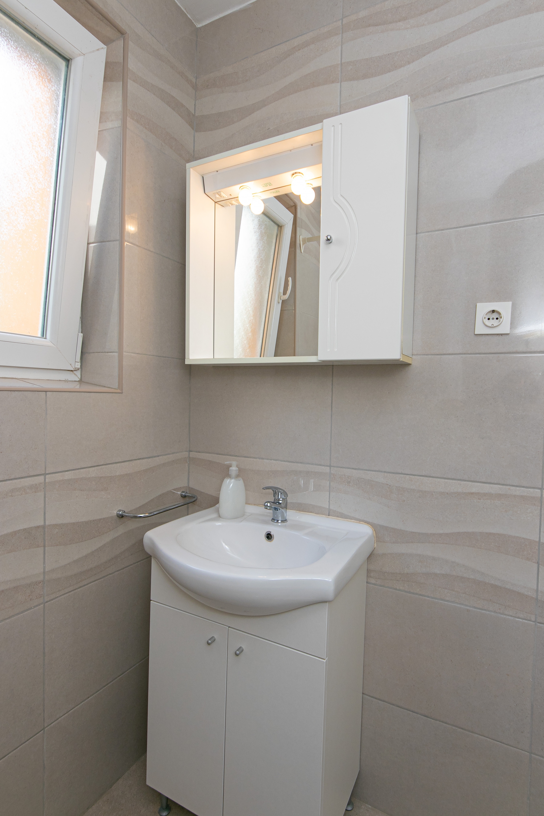 One bedroom apartment with balcony and sea view Gradac, Makarska  A-b