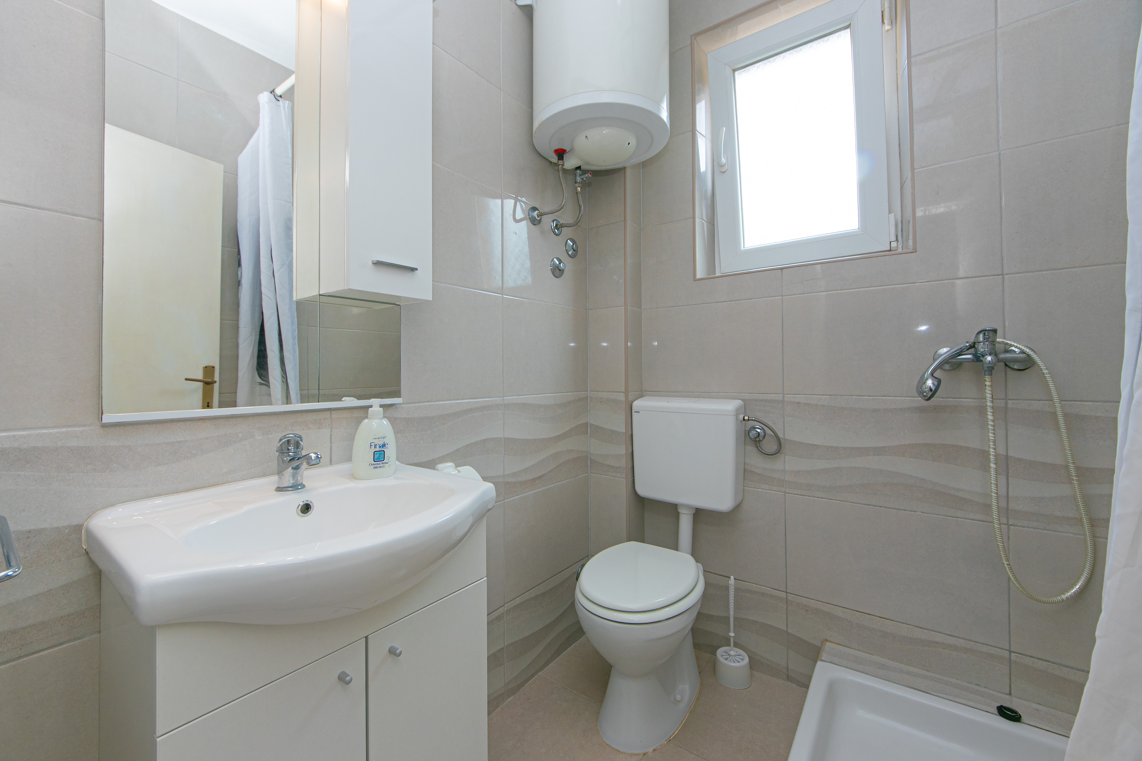 One bedroom apartment with balcony and sea view Gradac, Makarska  A-c
