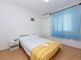 Slaapkamer Gradac, Slaapkamer in the studio-apartment, air condition available en WiFi.