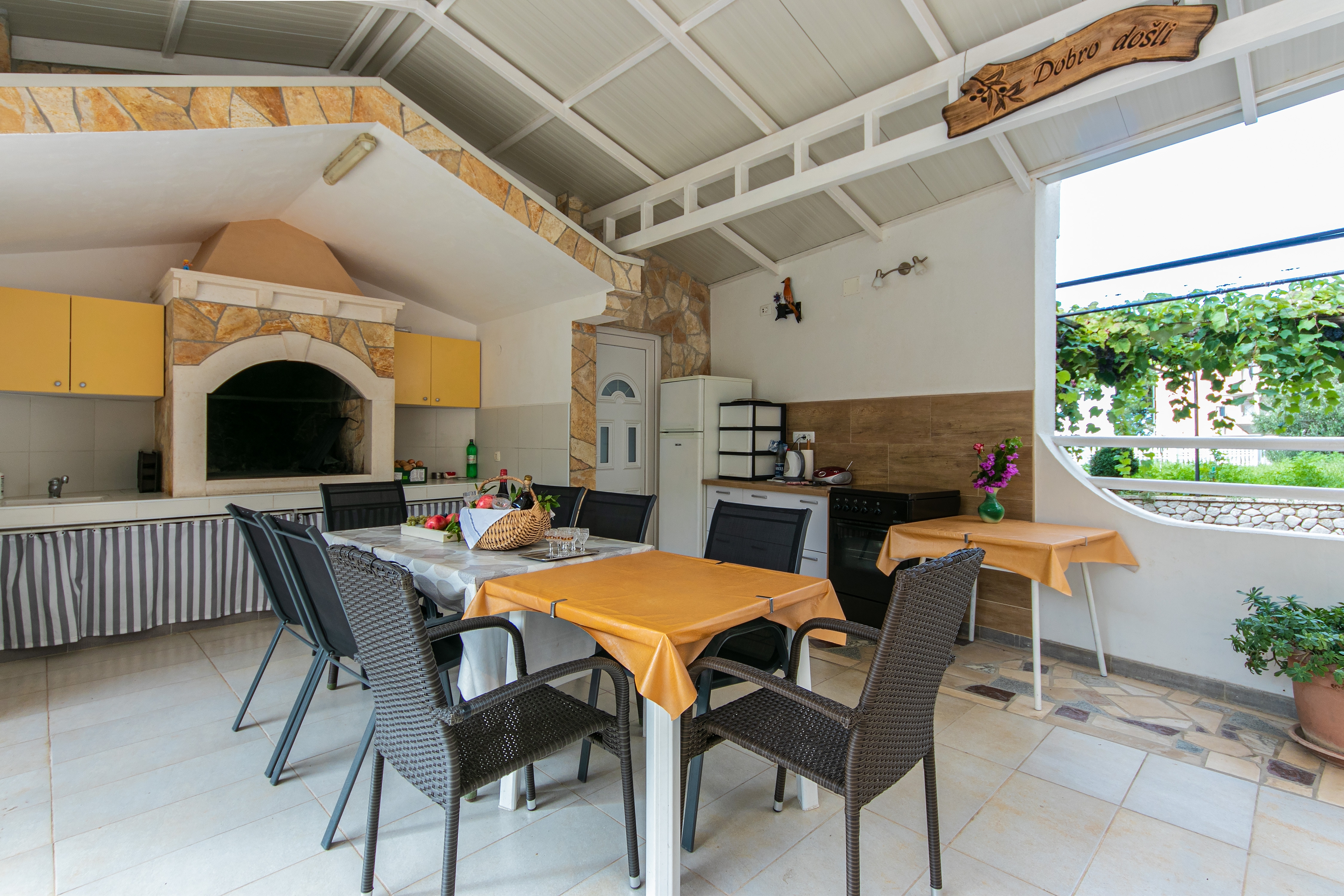 One bedroom apartment with balcony and sea view Gradac, Makarska  A-b