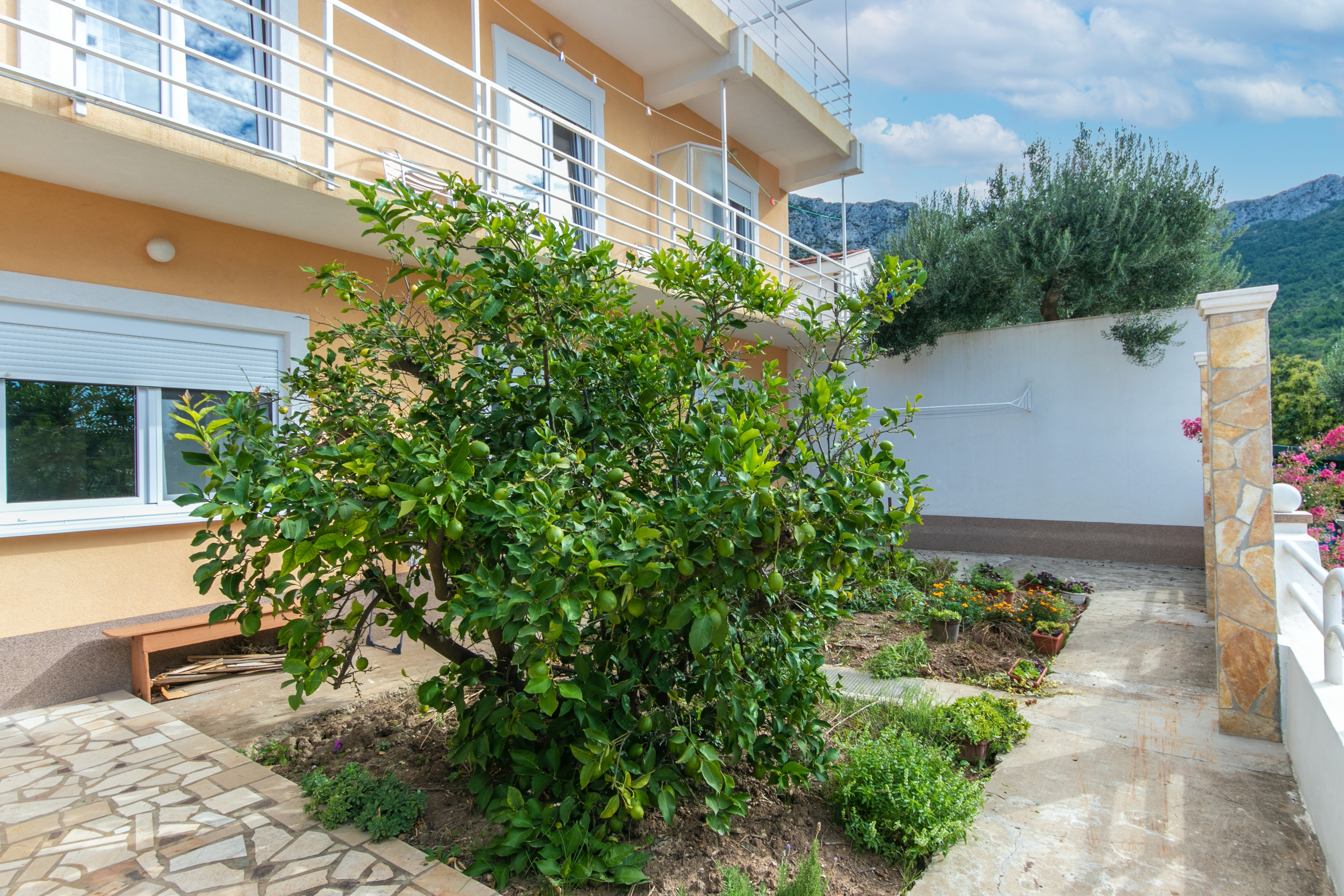 One bedroom apartment with balcony and sea view Gradac, Makarska  A-b