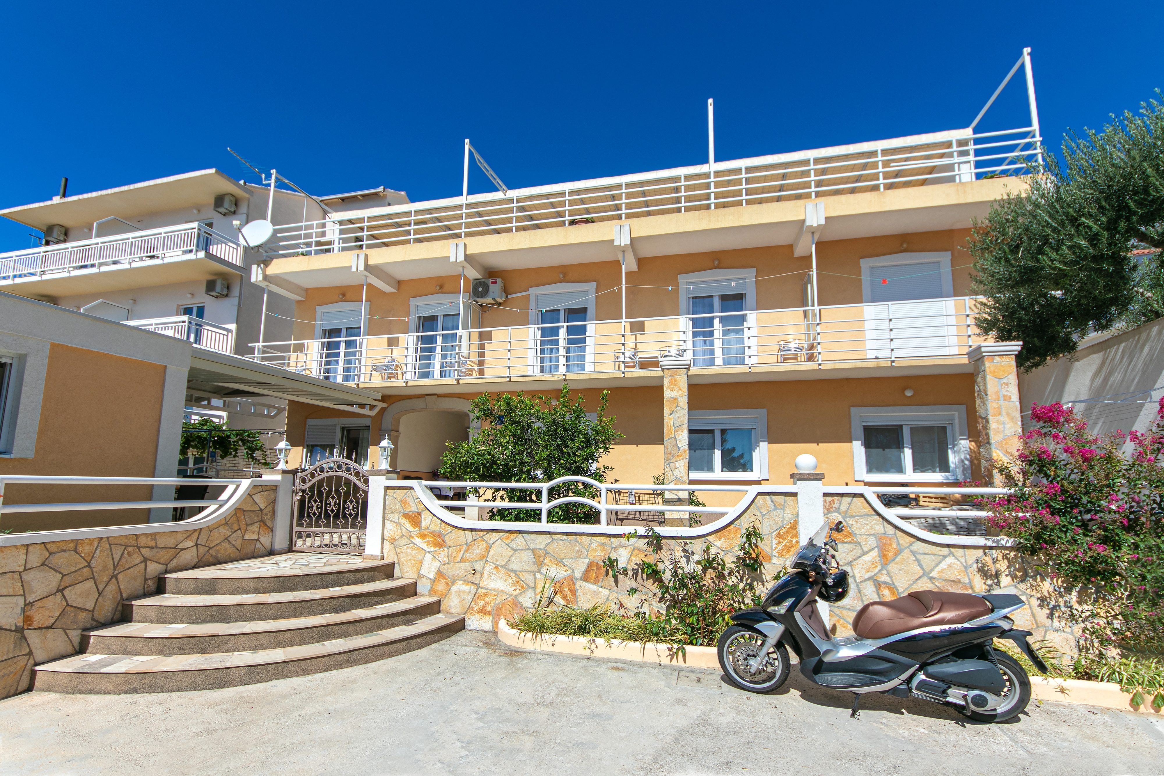 One bedroom apartment with balcony and sea view Gradac, Makarska  A-b