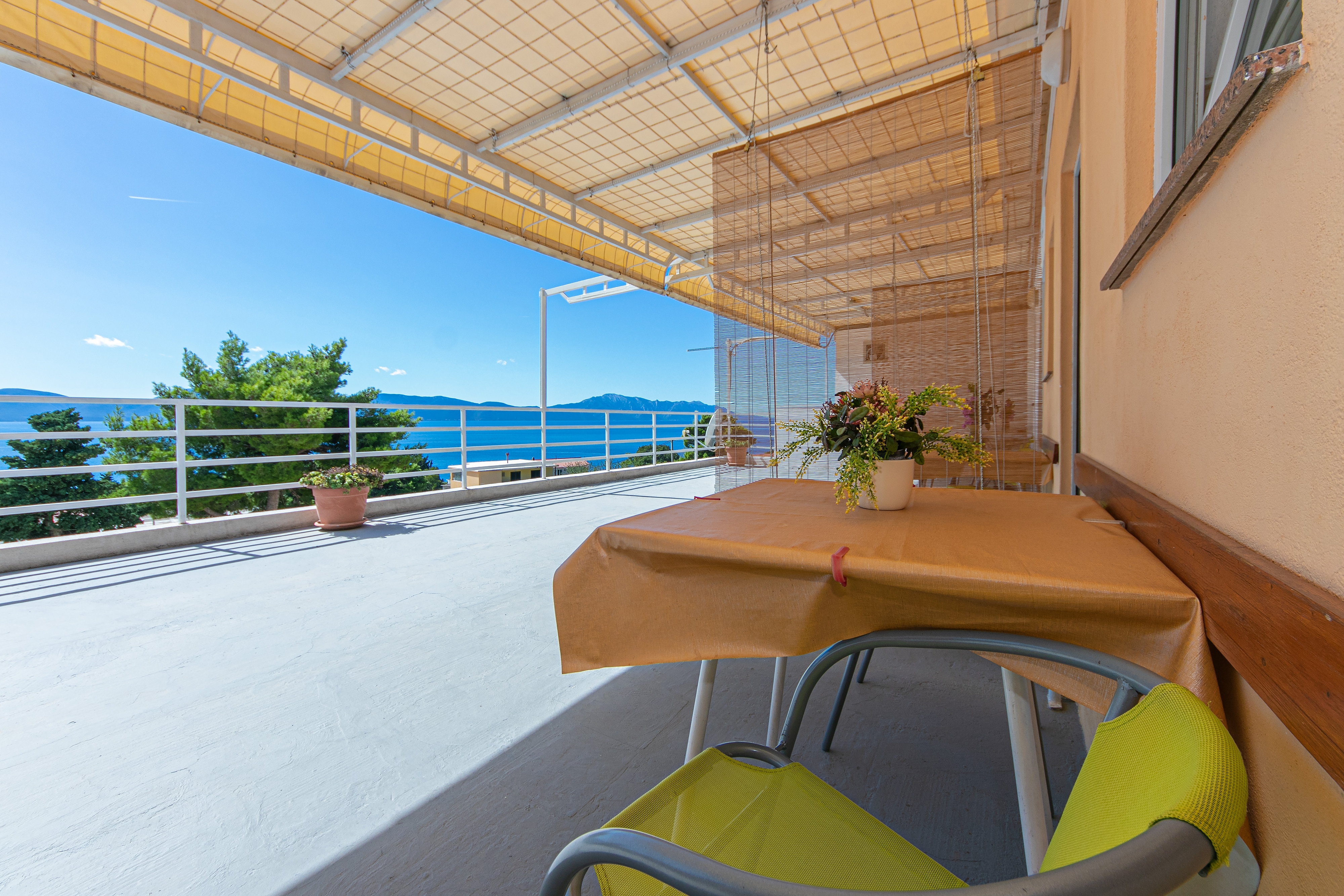 One bedroom apartment with balcony and sea view Gradac, Makarska  A-b
