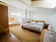 Ložnice 2 Selce, Ložnice 2 v ubytování typu apartment, s klimatizací a WiFi.