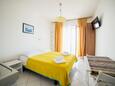 Selce, Bedroom in the studio-apartment, air condition available and WiFi.