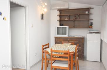 Dining room Maslinica, Dining room in the apartment, dostupna klima i WIFI.