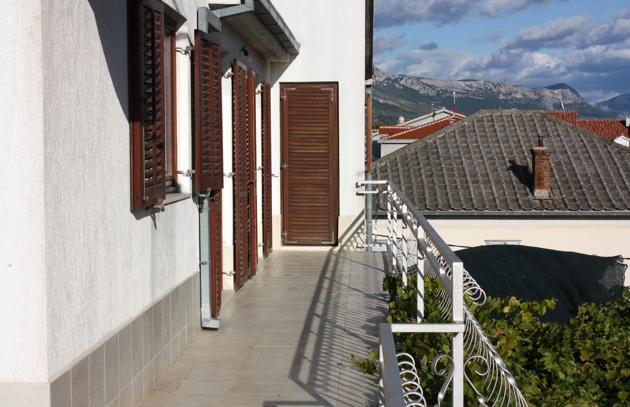Comfortable and spacious apartment with terrace Kaštel Štafilić, Kaštela  A-a