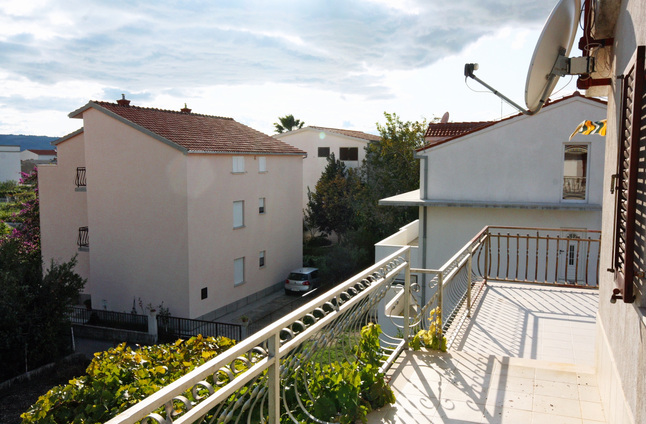 Comfortable and spacious apartment with terrace Kaštel Štafilić, Kaštela  A-a