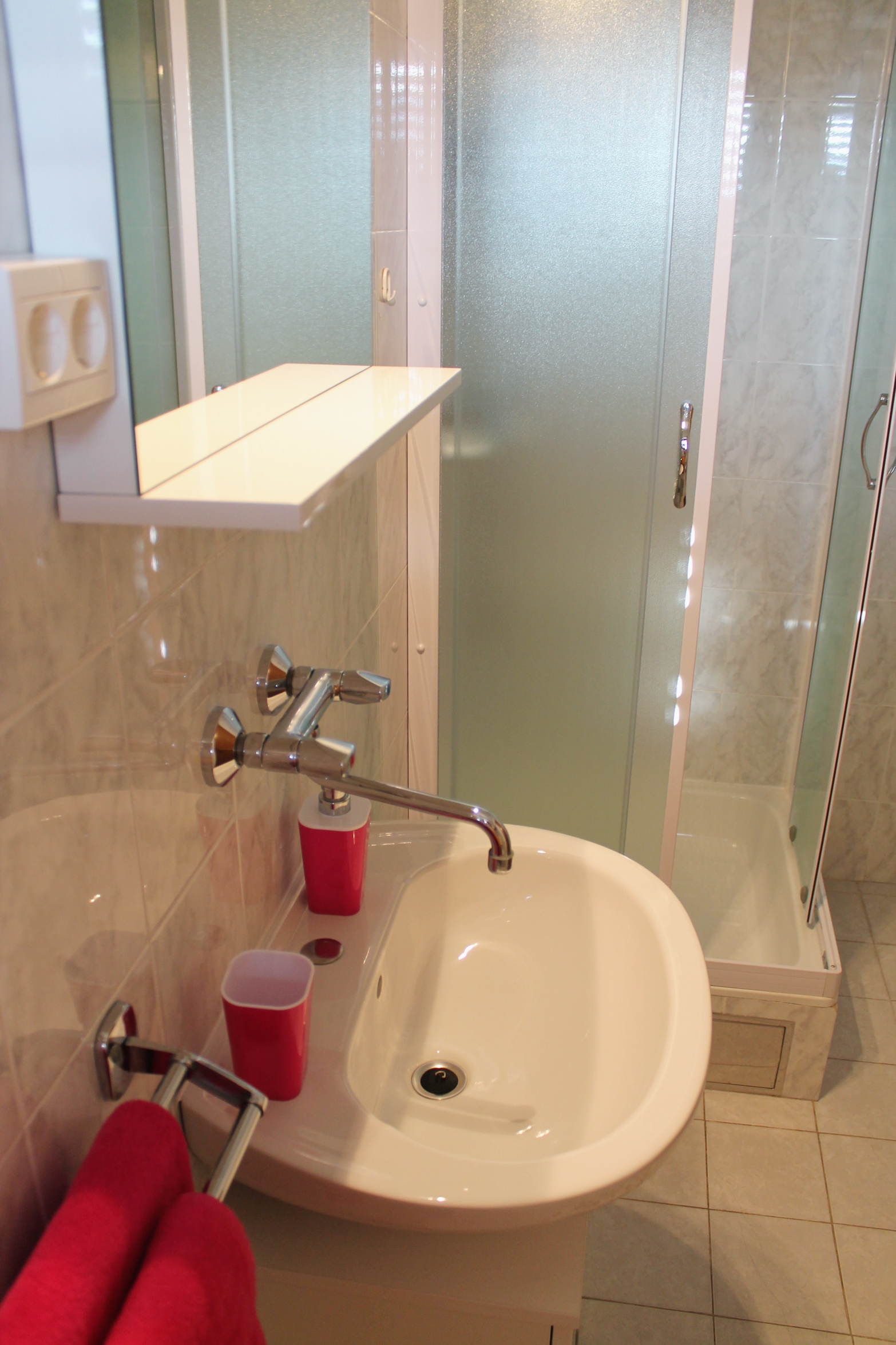 Comfortable and spacious apartment with terrace Kaštel Štafilić, Kaštela  A-a