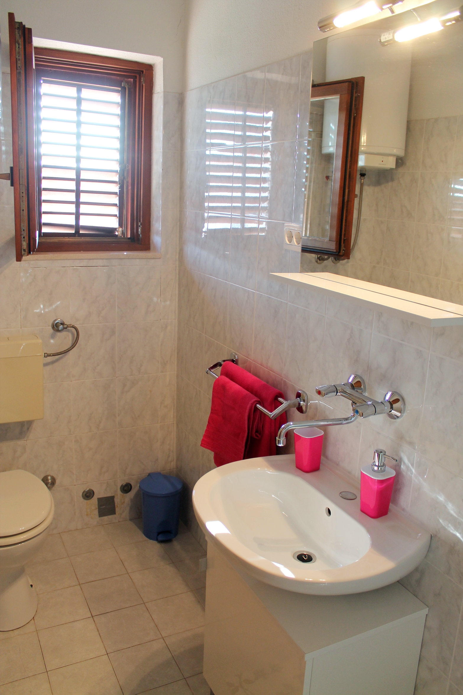 Comfortable and spacious apartment with terrace Kaštel Štafilić, Kaštela  A-a