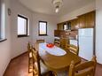 Mandre, Dining room in the apartment, (pet friendly) and WiFi.