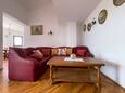 Mandre, Living room in the apartment, (pet friendly) and WiFi.