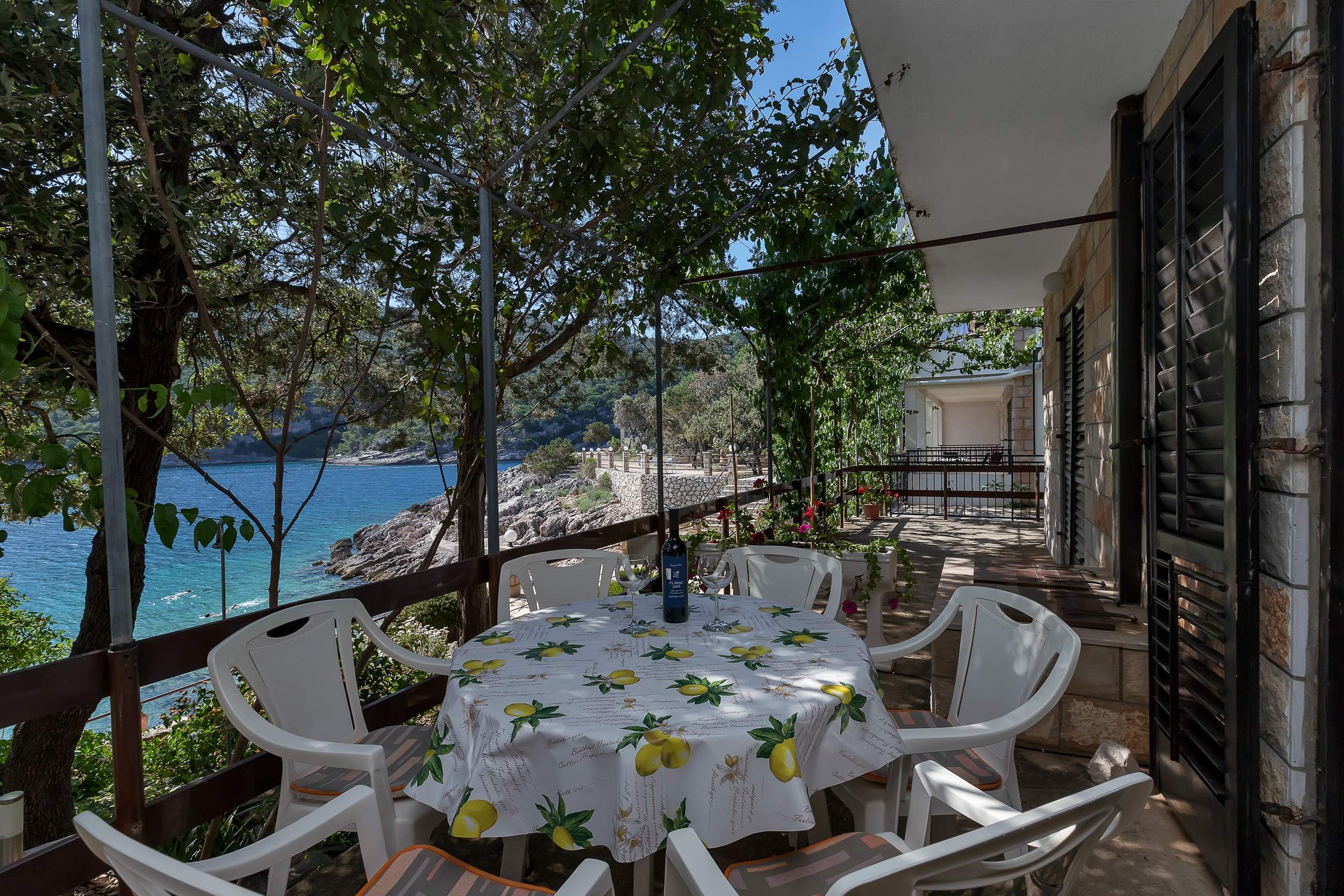 Three bedroom apartment near beach Cove Pokrivenik, Hvar  A-b