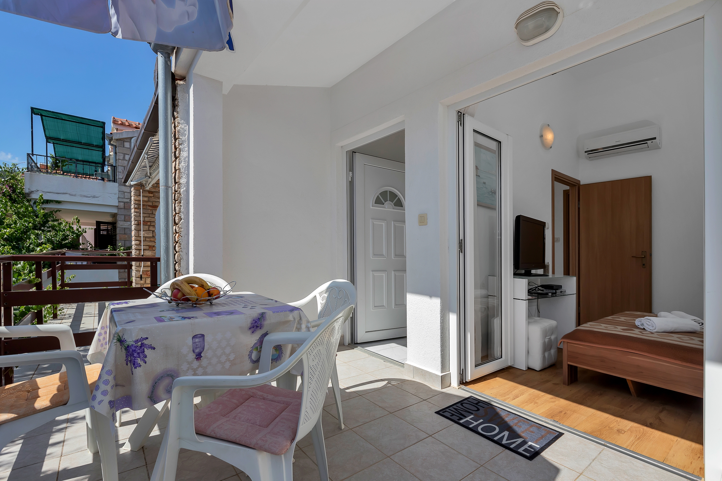 Three bedroom apartment near beach Cove Pokrivenik, Hvar  A-b