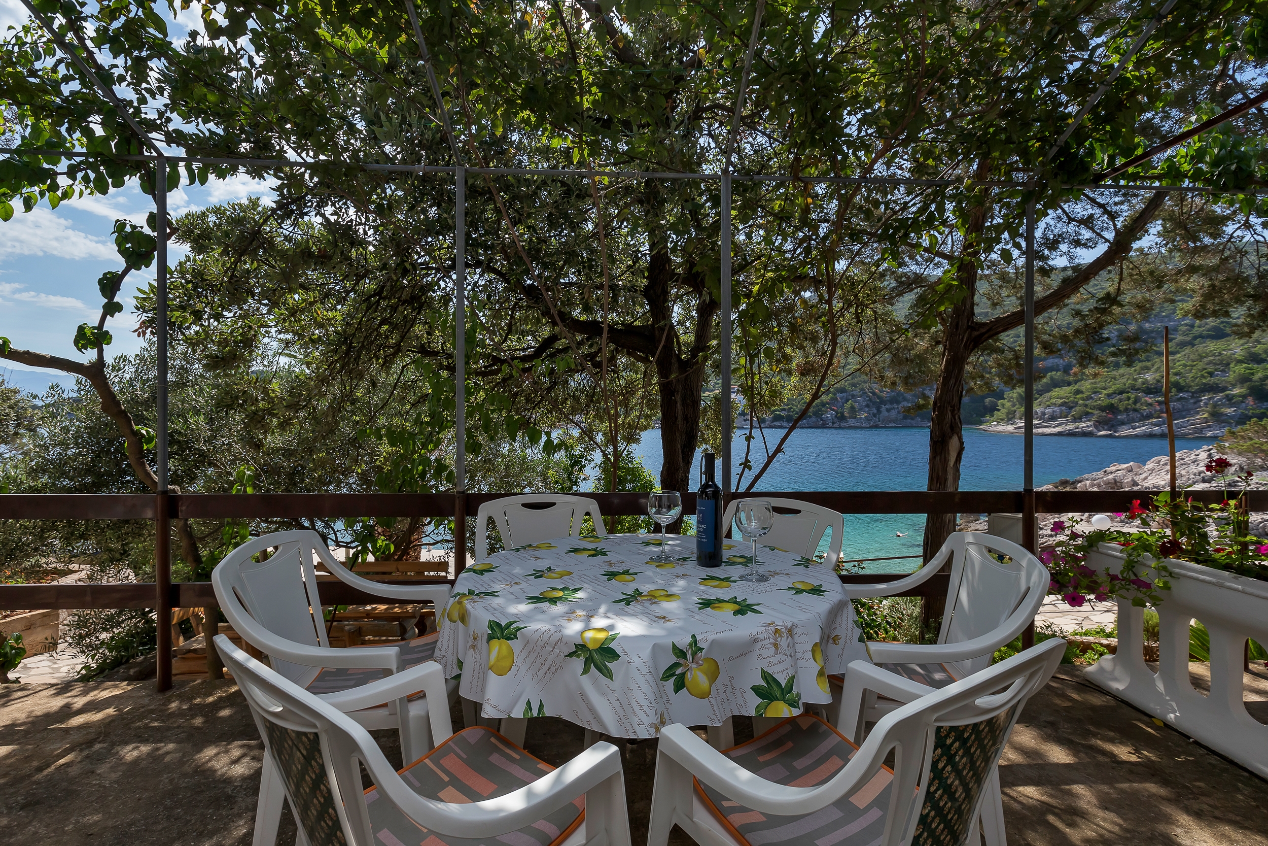 Three bedroom apartment near beach Cove Pokrivenik, Hvar  A-b