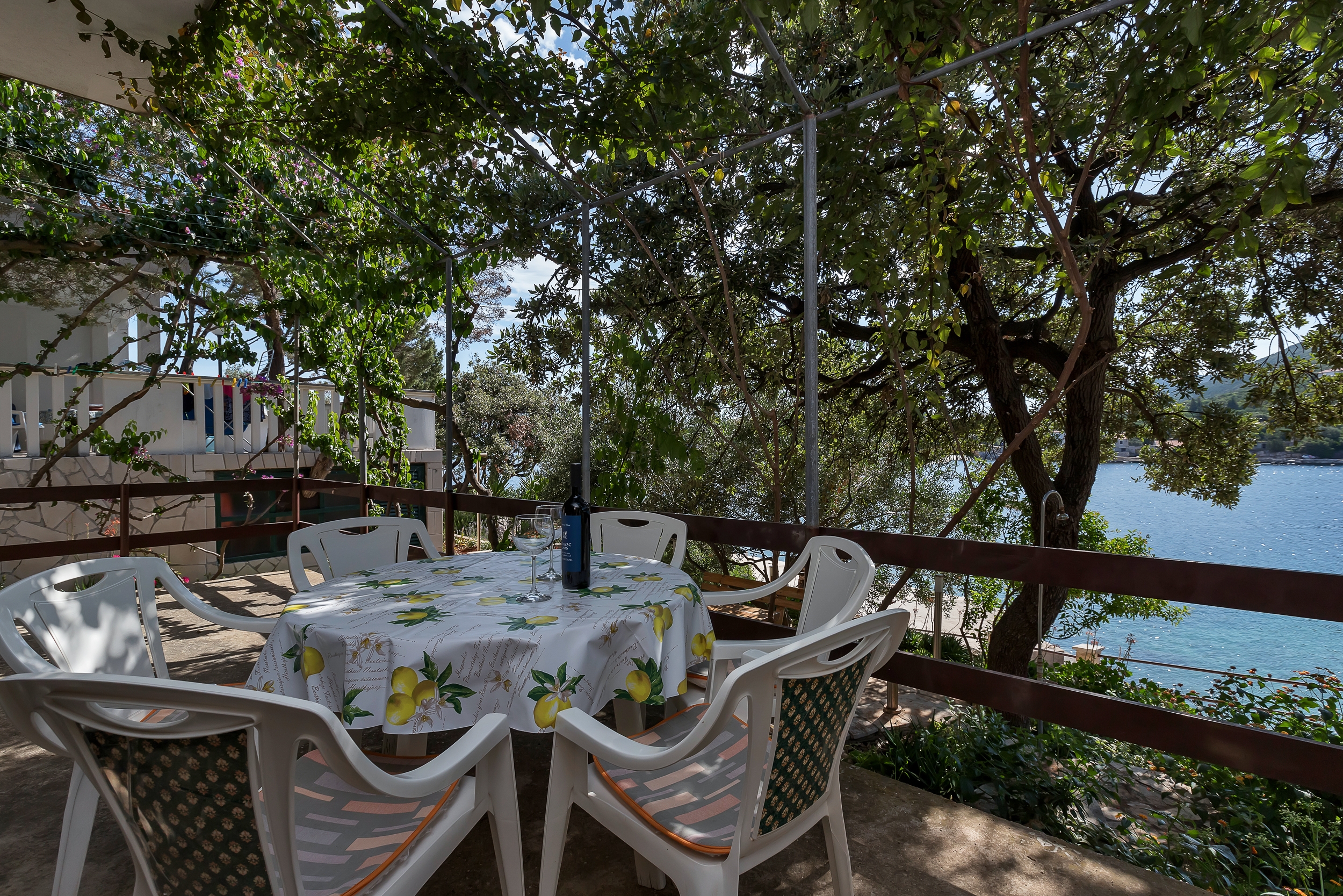 Three bedroom apartment near beach Cove Pokrivenik, Hvar  A-b