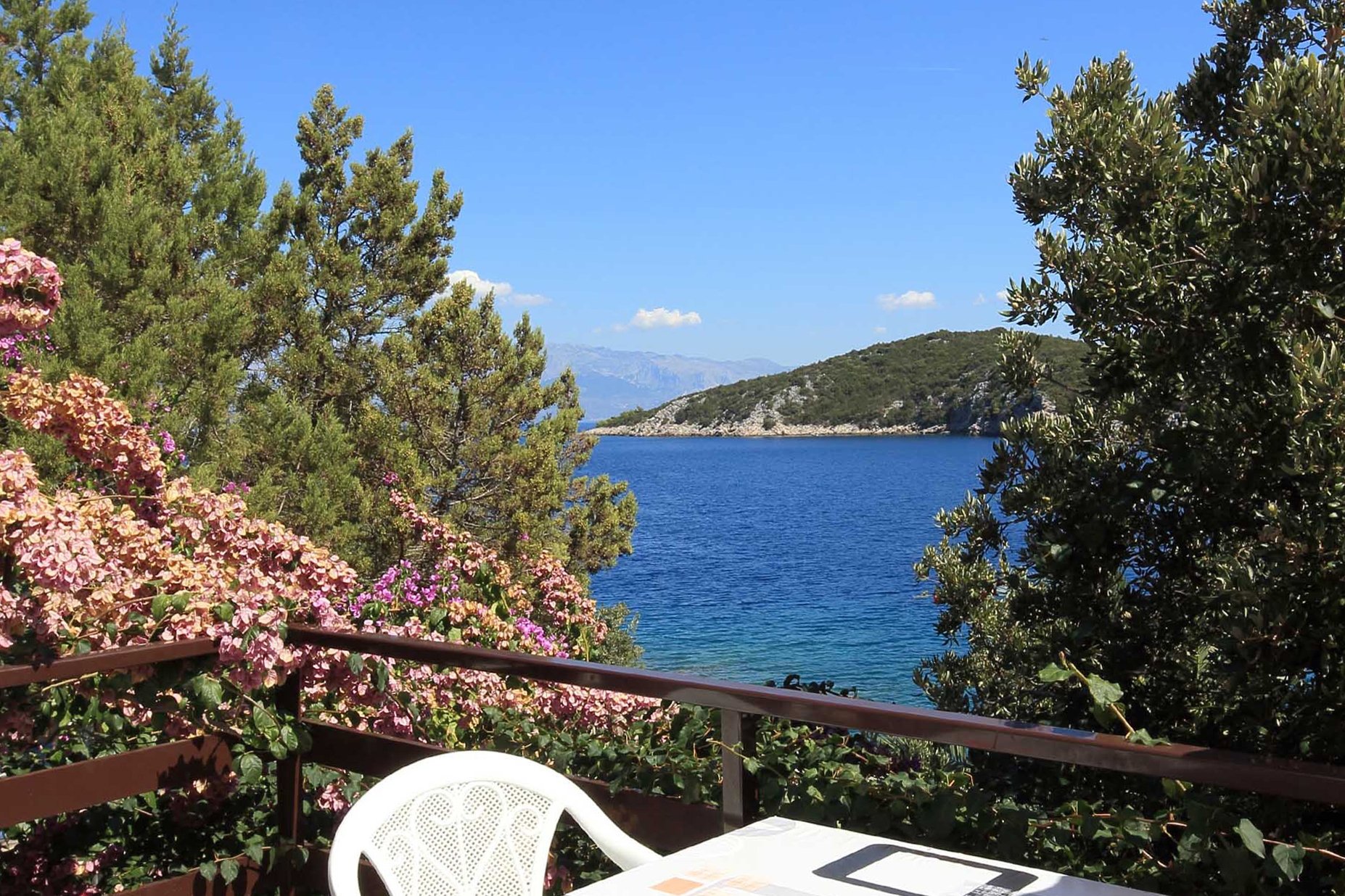 Three bedroom apartment near beach Cove Pokrivenik, Hvar  A-b
