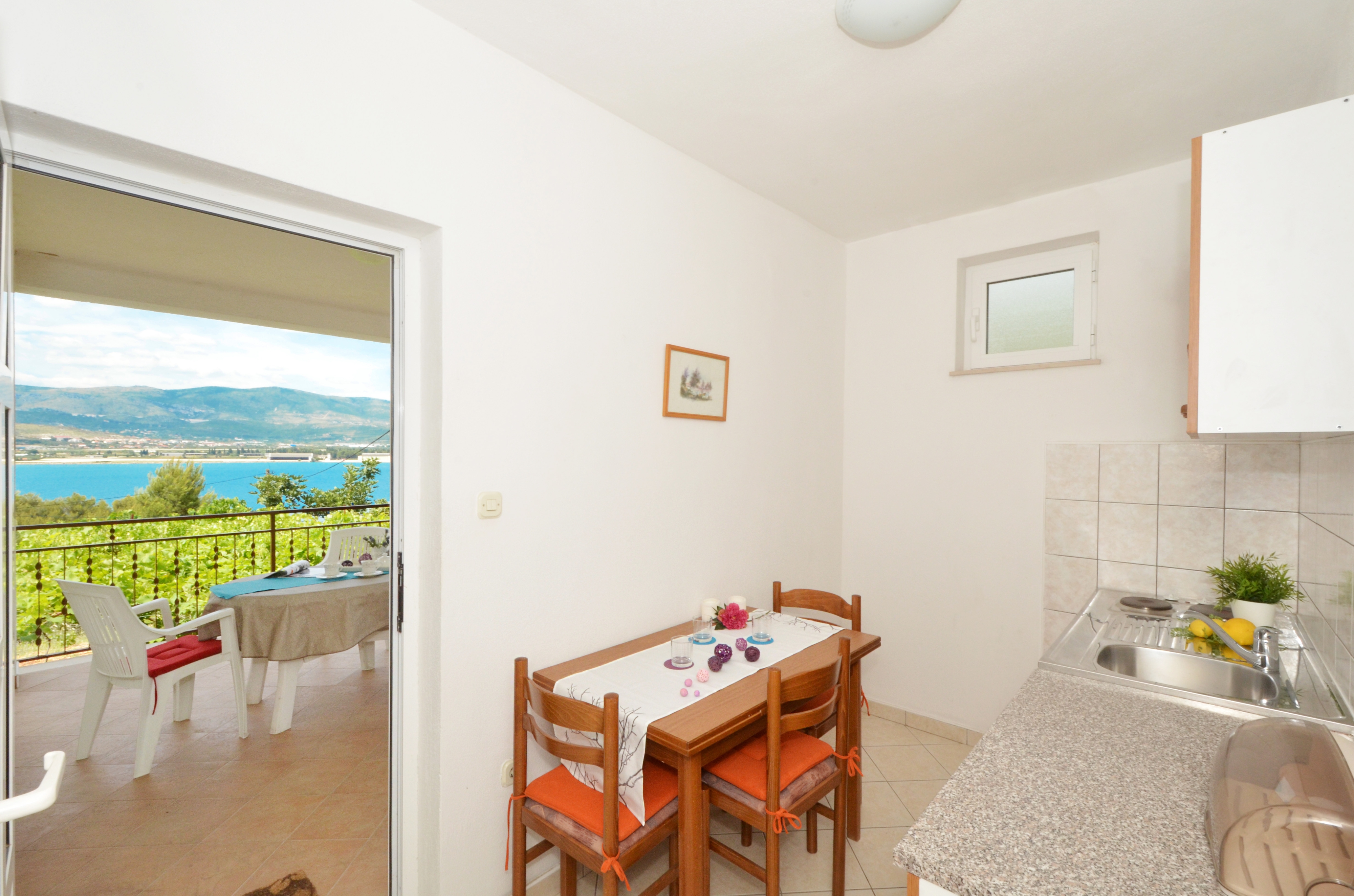 One bedroom apartment with terrace and sea view Arbanija, Čiovo (A-5228-c) One bedroom apartment with terrace and sea view Arbanija, Čiovo (A-5228-c)