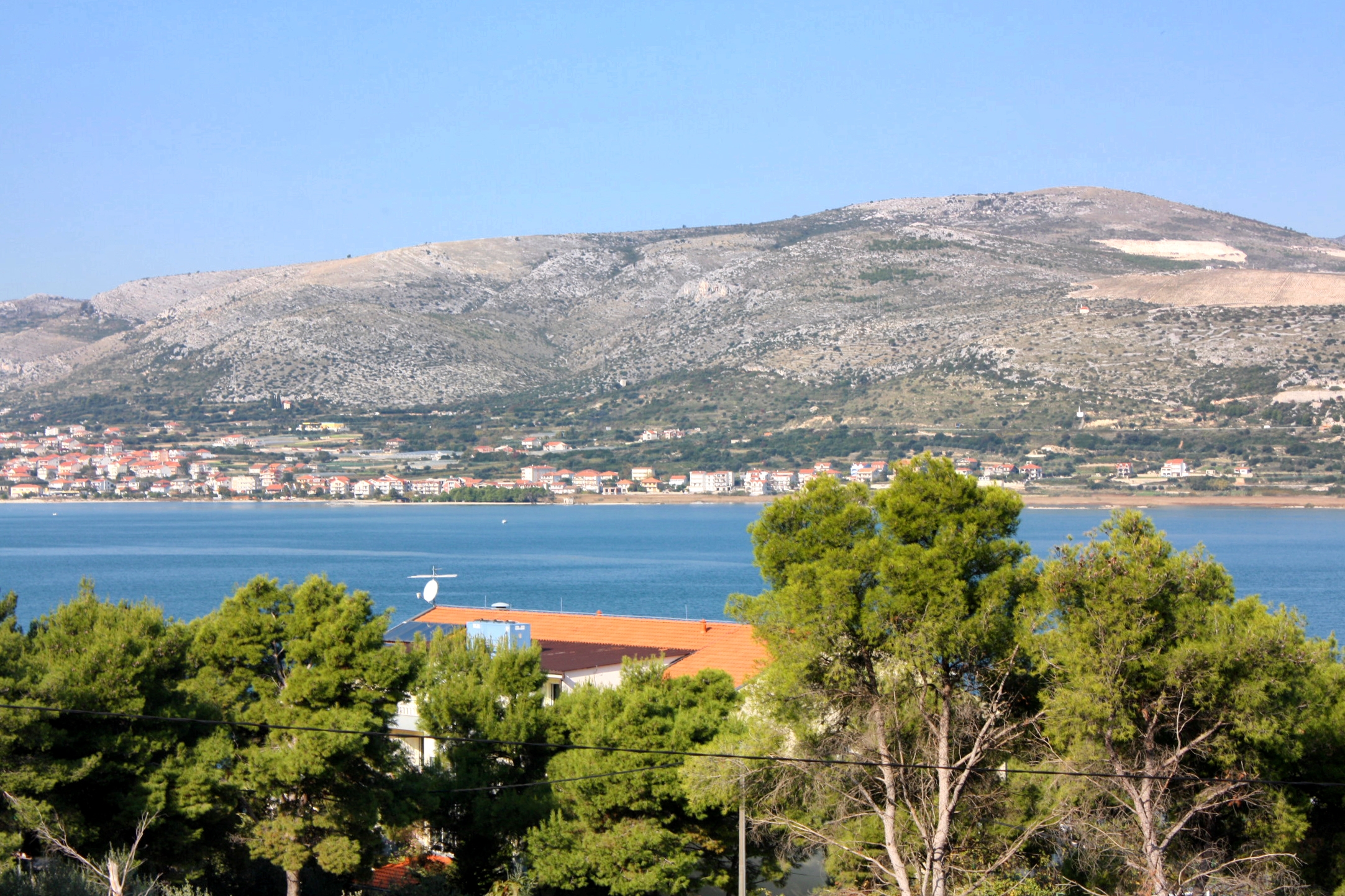 One bedroom apartment with terrace and sea view Arbanija, Čiovo  A-c