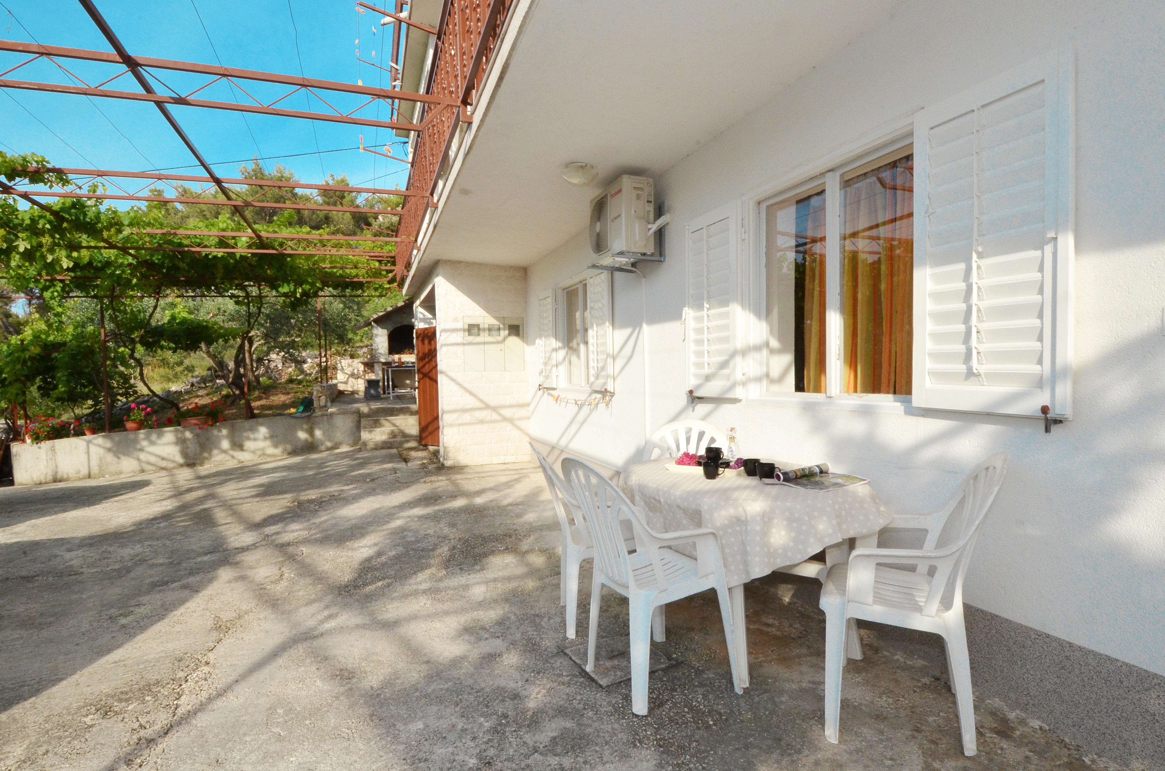 One bedroom apartment with terrace Arbanija, Čiovo  A-d