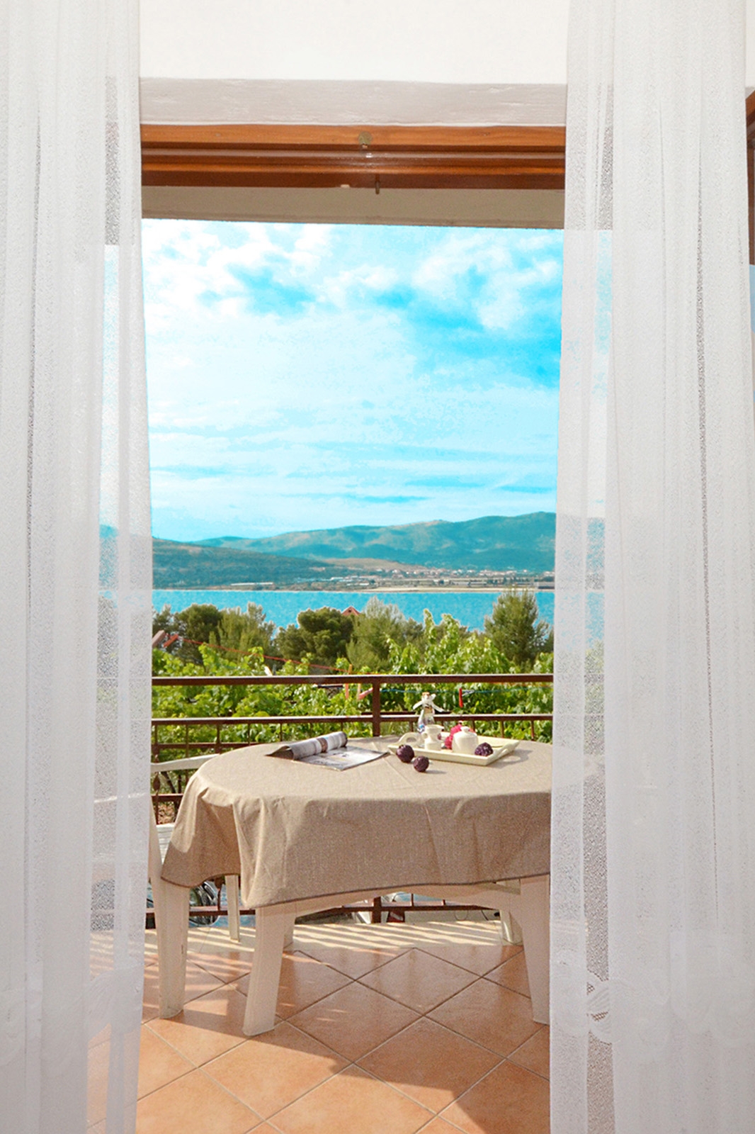 Three bedroom apartment with balcony and sea view Arbanija, Čiovo  A-e
