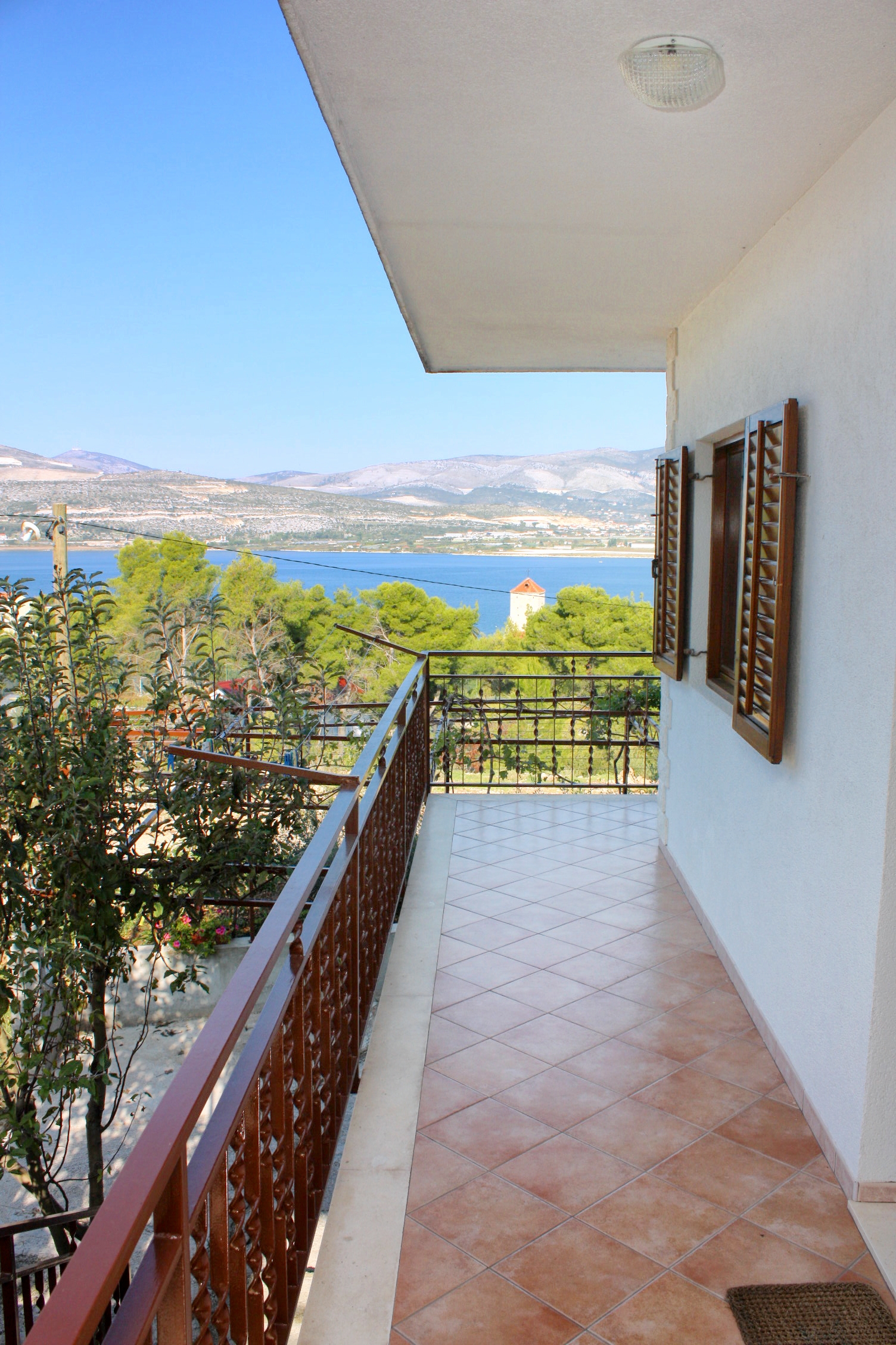 Three bedroom apartment with balcony and sea view Arbanija, Čiovo  A-e