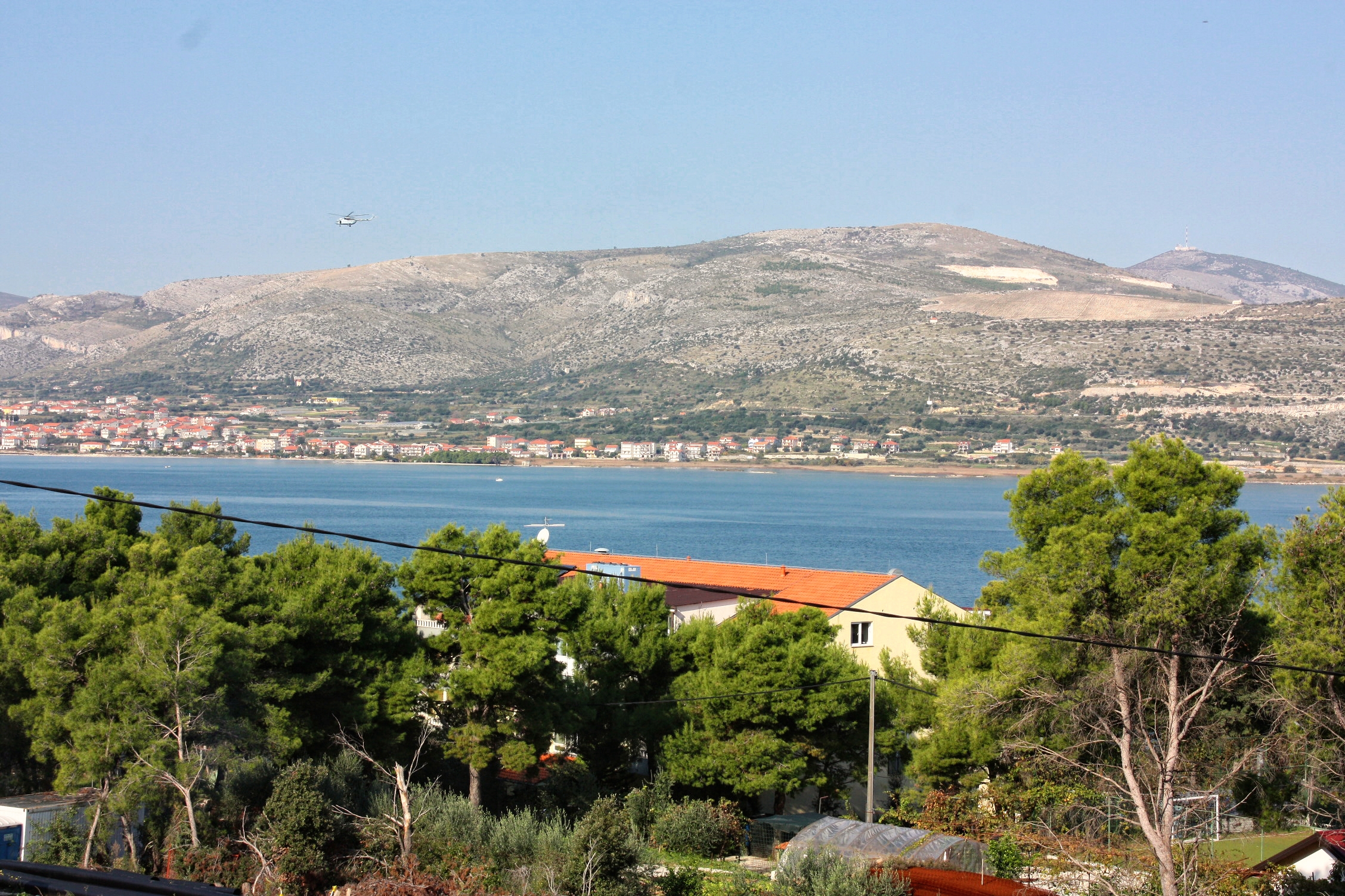 Three bedroom apartment with balcony and sea view Arbanija, Čiovo  A-e