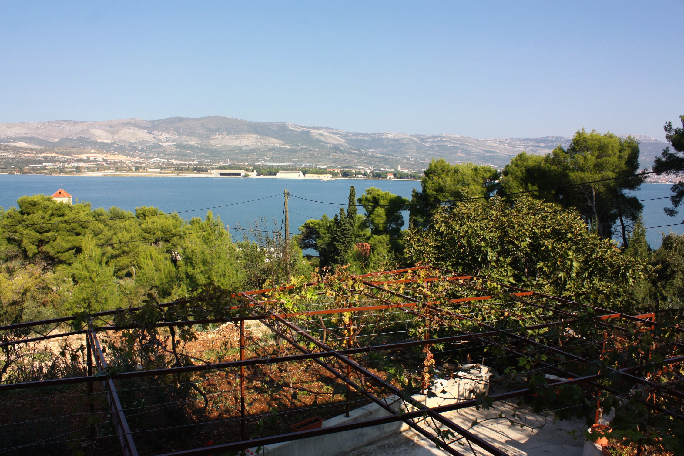 Three bedroom apartment with balcony and sea view Arbanija, Čiovo  A-e
