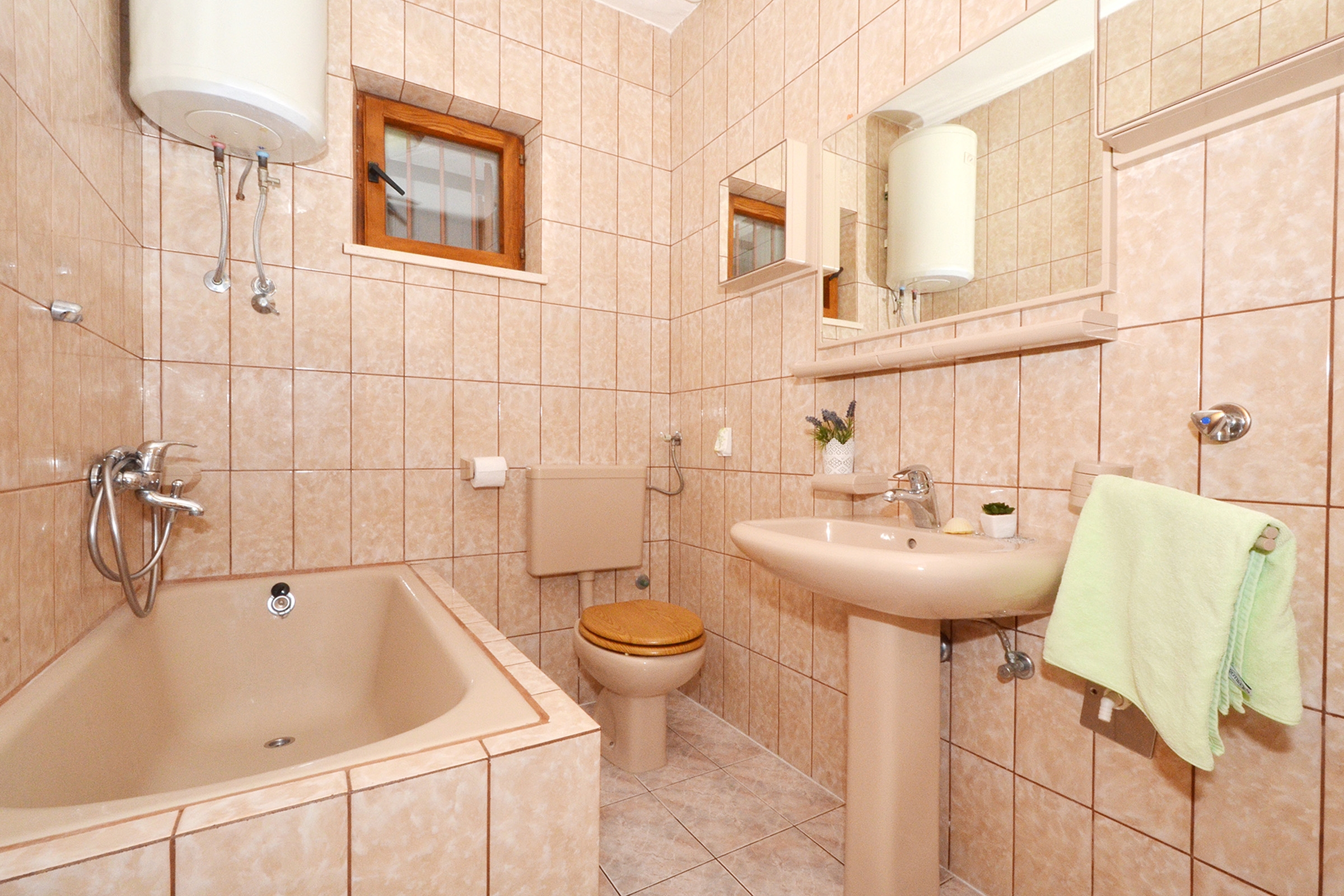 Three bedroom apartment with balcony and sea view Arbanija, Čiovo  A-e