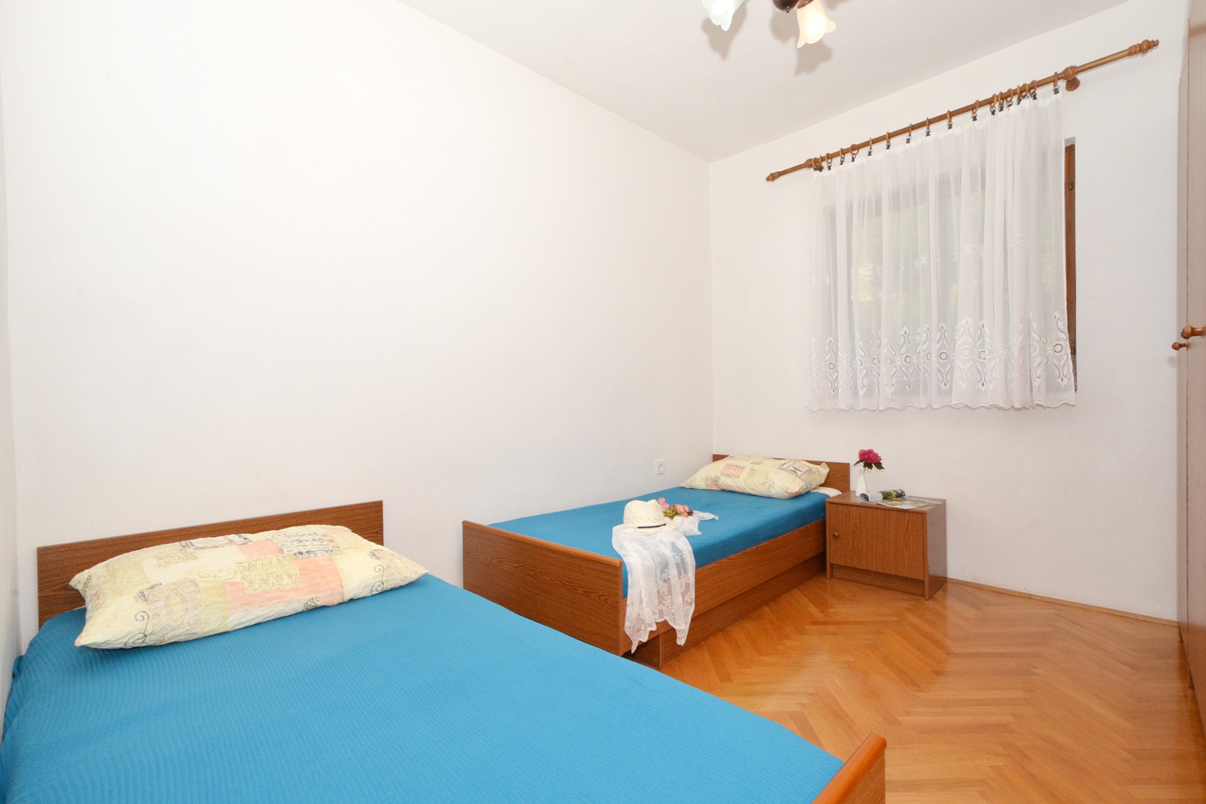 Three bedroom apartment with balcony and sea view Arbanija, Čiovo  A-e