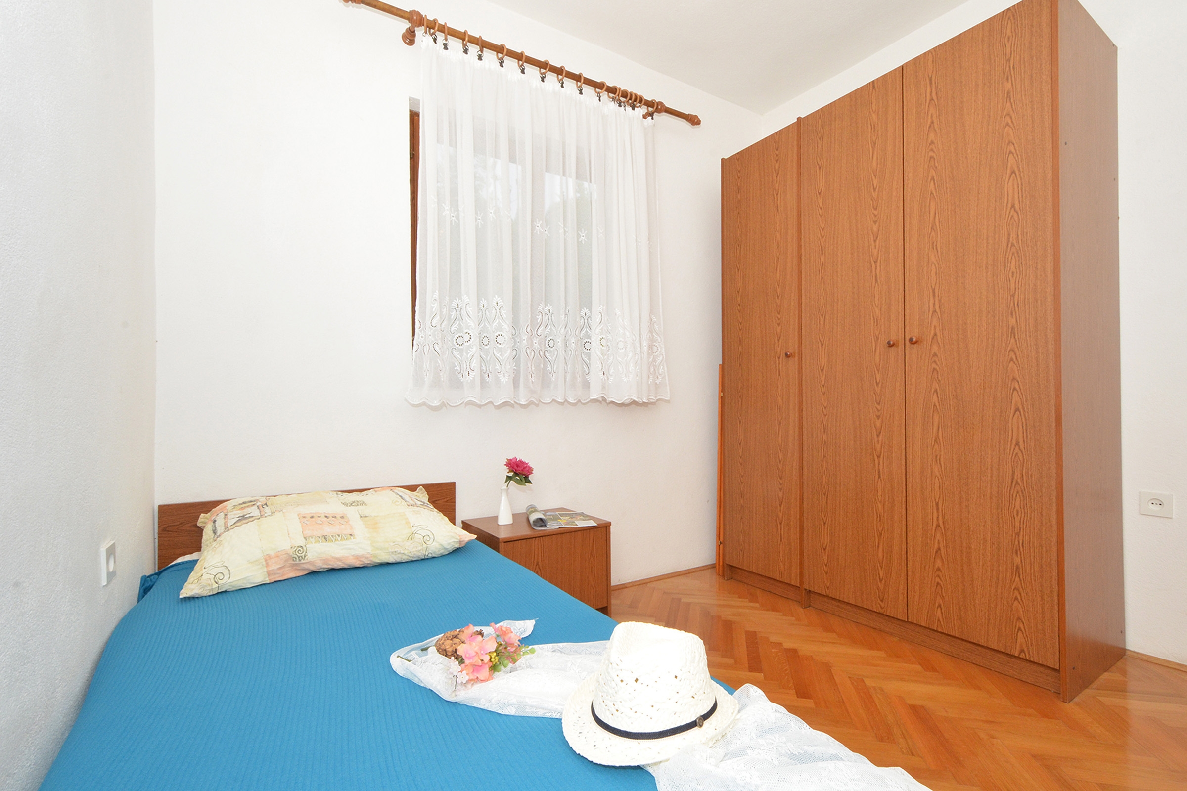 Three bedroom apartment with balcony and sea view Arbanija, Čiovo  A-e