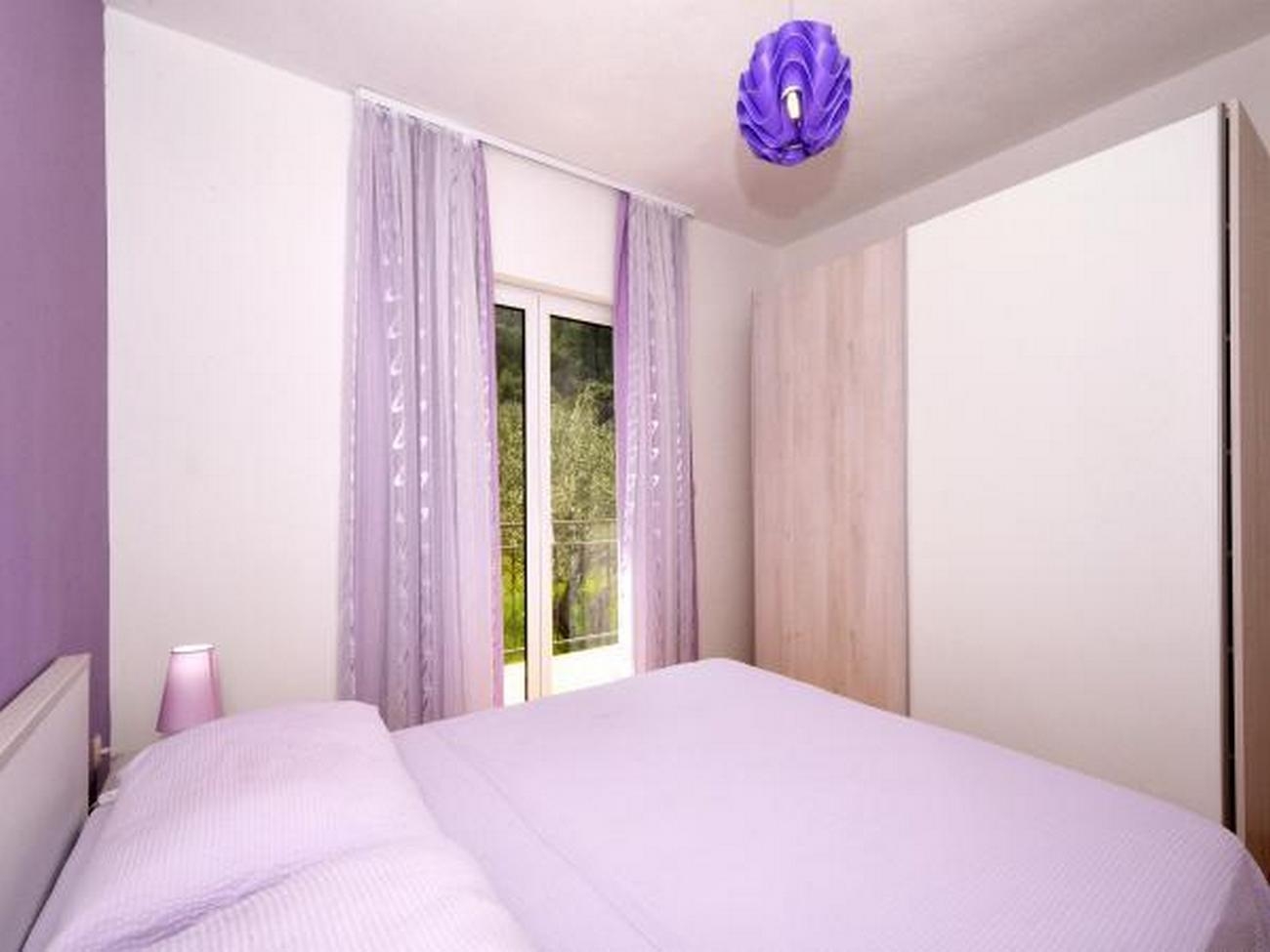 Three bedroom apartment with terrace and sea view Arbanija, Čiovo  A-f