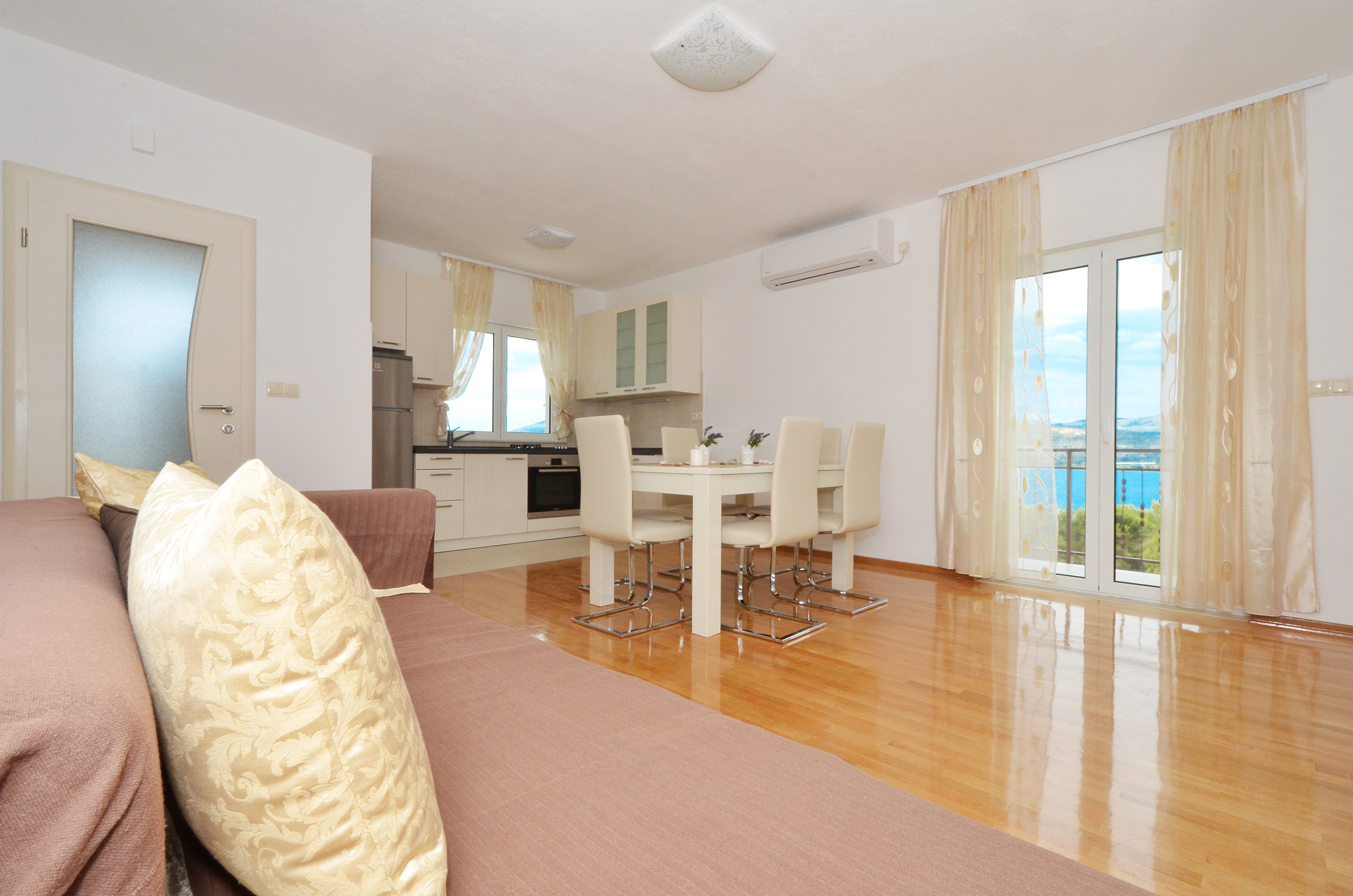 Three bedroom apartment with terrace and sea view Arbanija, Čiovo (A-5228-f)