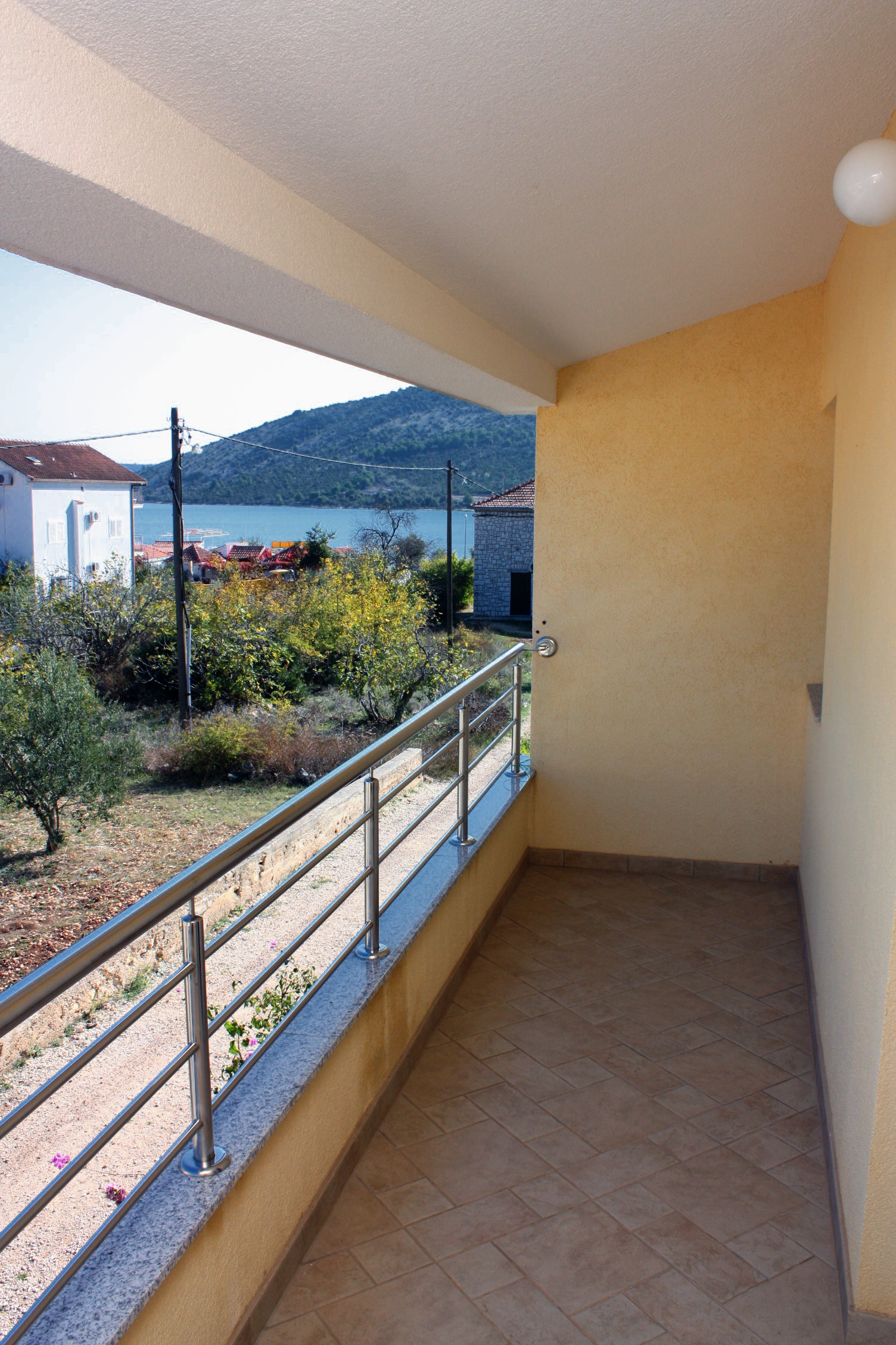 Two bedroom apartment with terrace and sea view Vinišće, Trogir  A-b