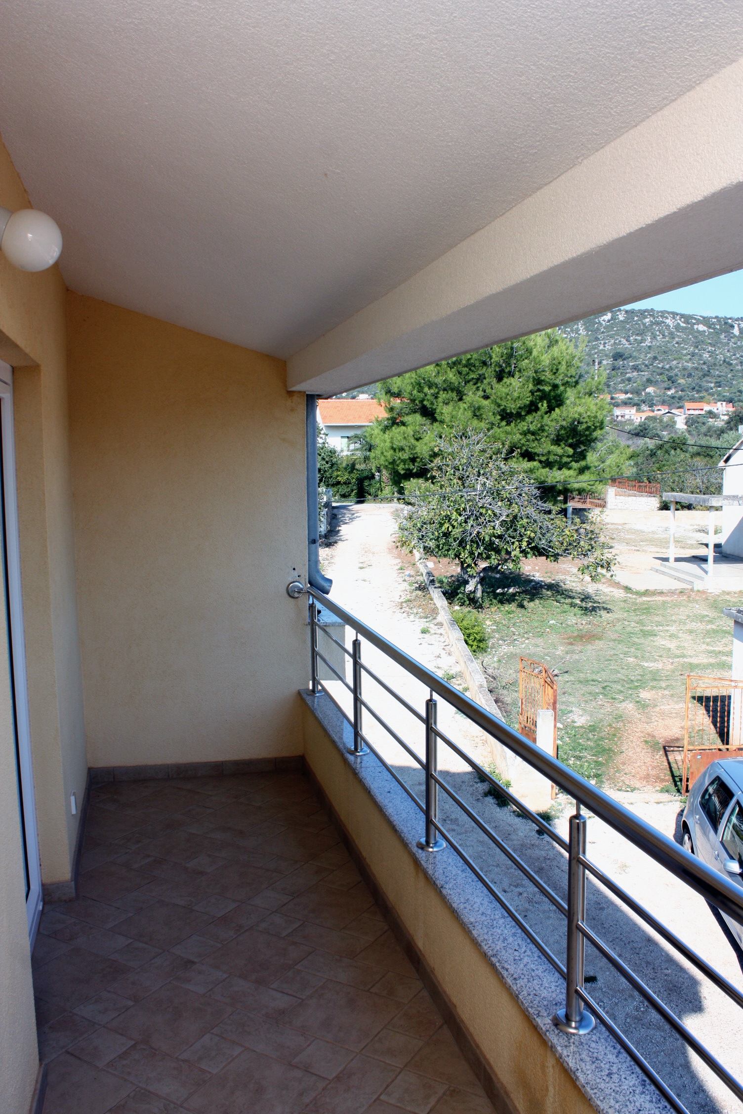 Two bedroom apartment with terrace and sea view Vinišće, Trogir  A-b