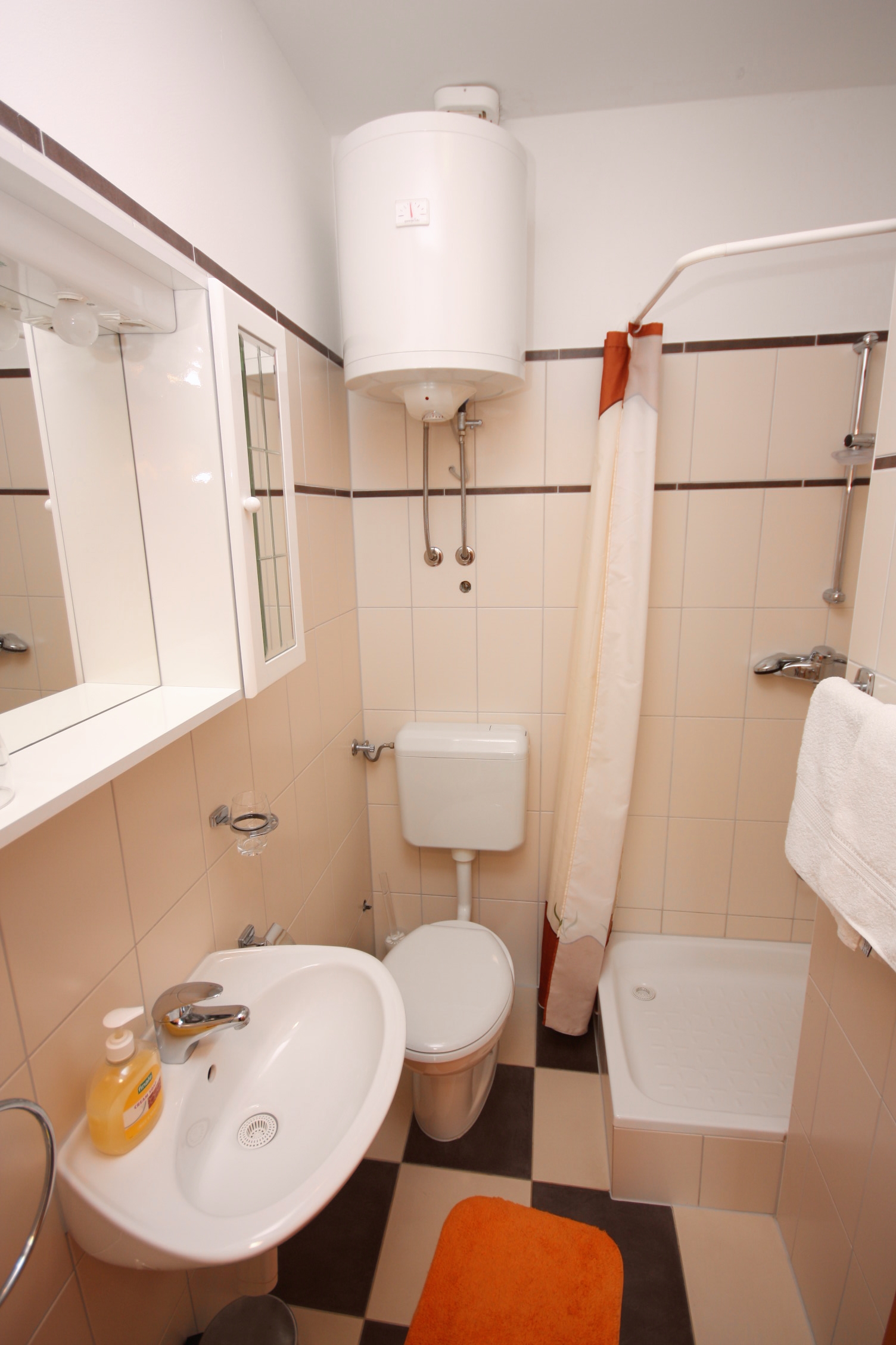Two bedroom apartment with terrace and sea view Vinišće, Trogir  A-b