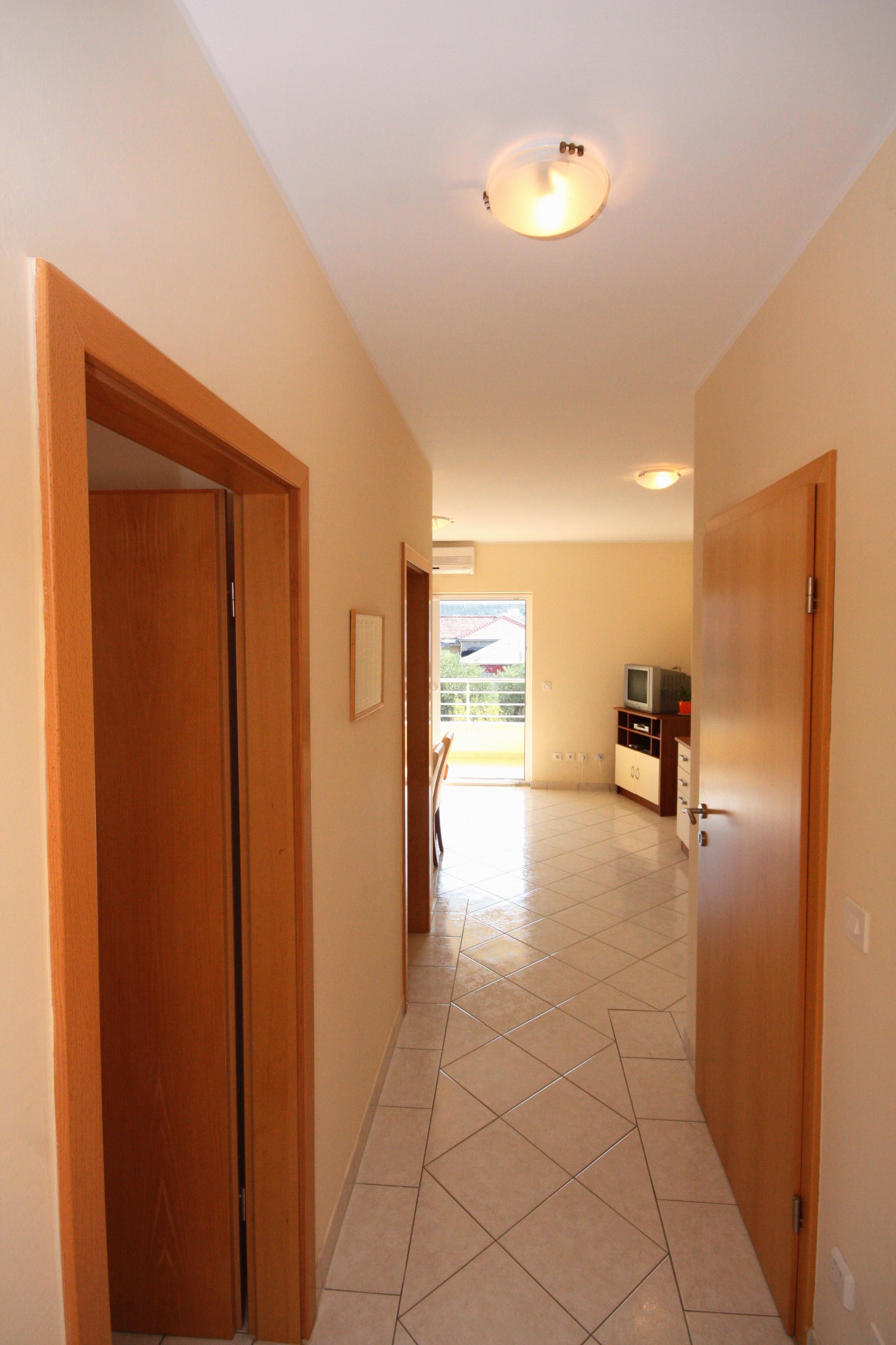 Two bedroom apartment with terrace and sea view Vinišće, Trogir  A-b