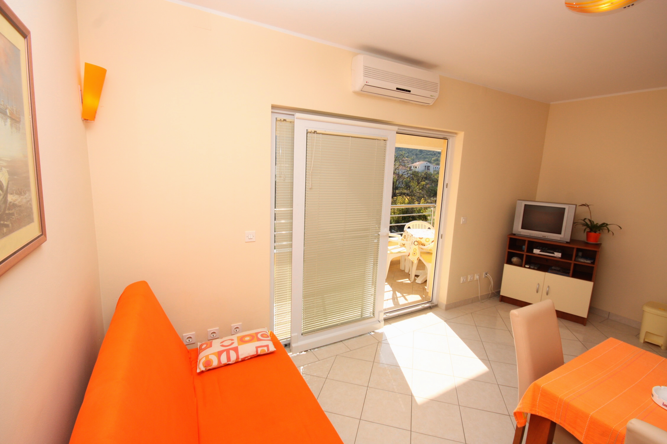 Two bedroom apartment with terrace and sea view Vinišće, Trogir (A-5229-b)