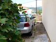 Parking lot Vinišće, Trogir, Parking lot 5229 - Apartments near sea with pebble beach.