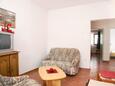 Mandre, Living room in the apartment, air condition available, (pet friendly) and WiFi.