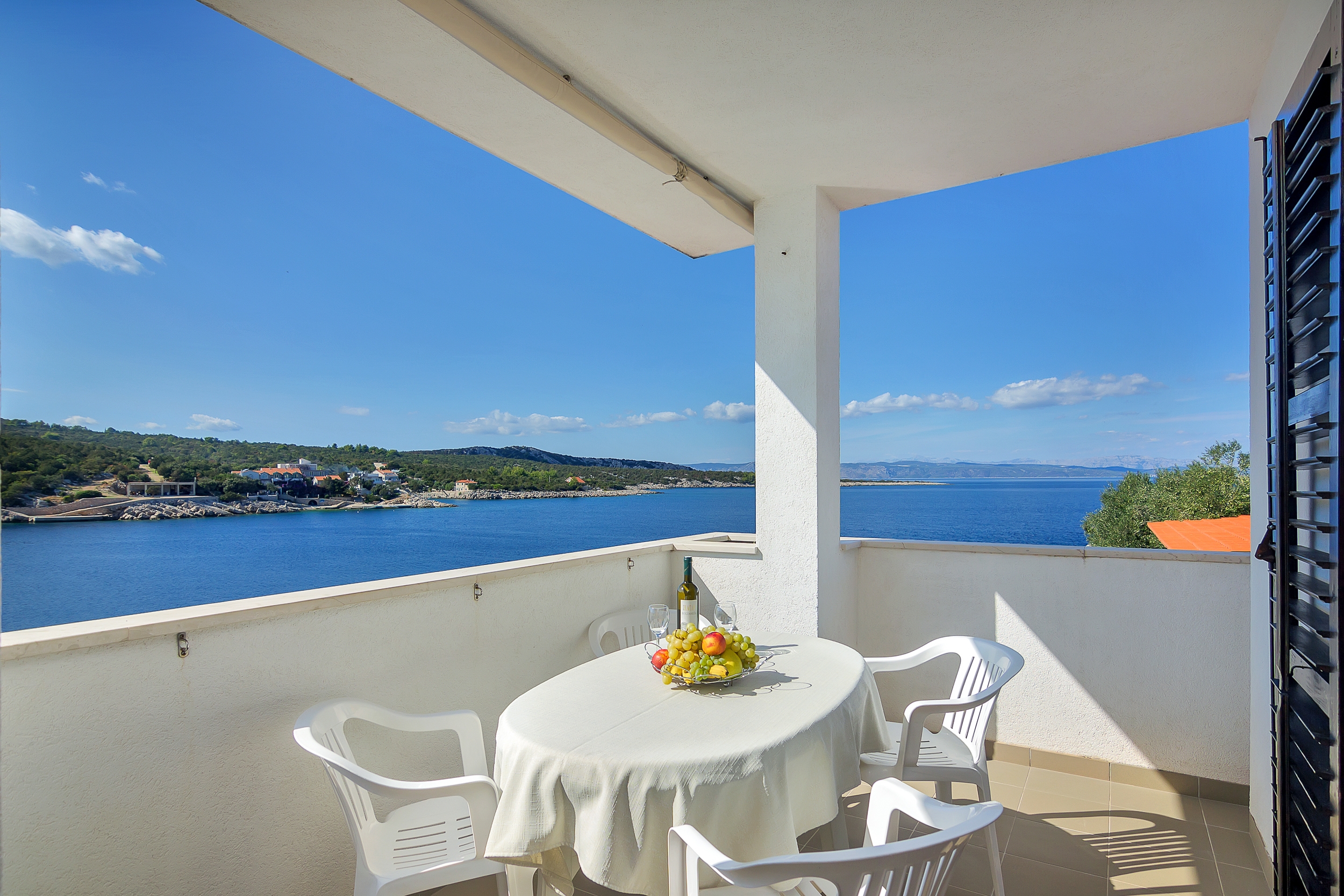 Three bedroom apartment near beach Cove Pokrivenik, Hvar  A-a
